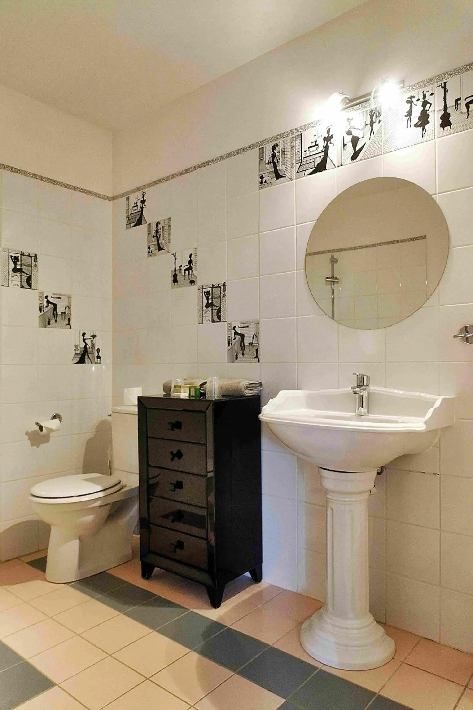 Bathroom in Le Relais Louis XI