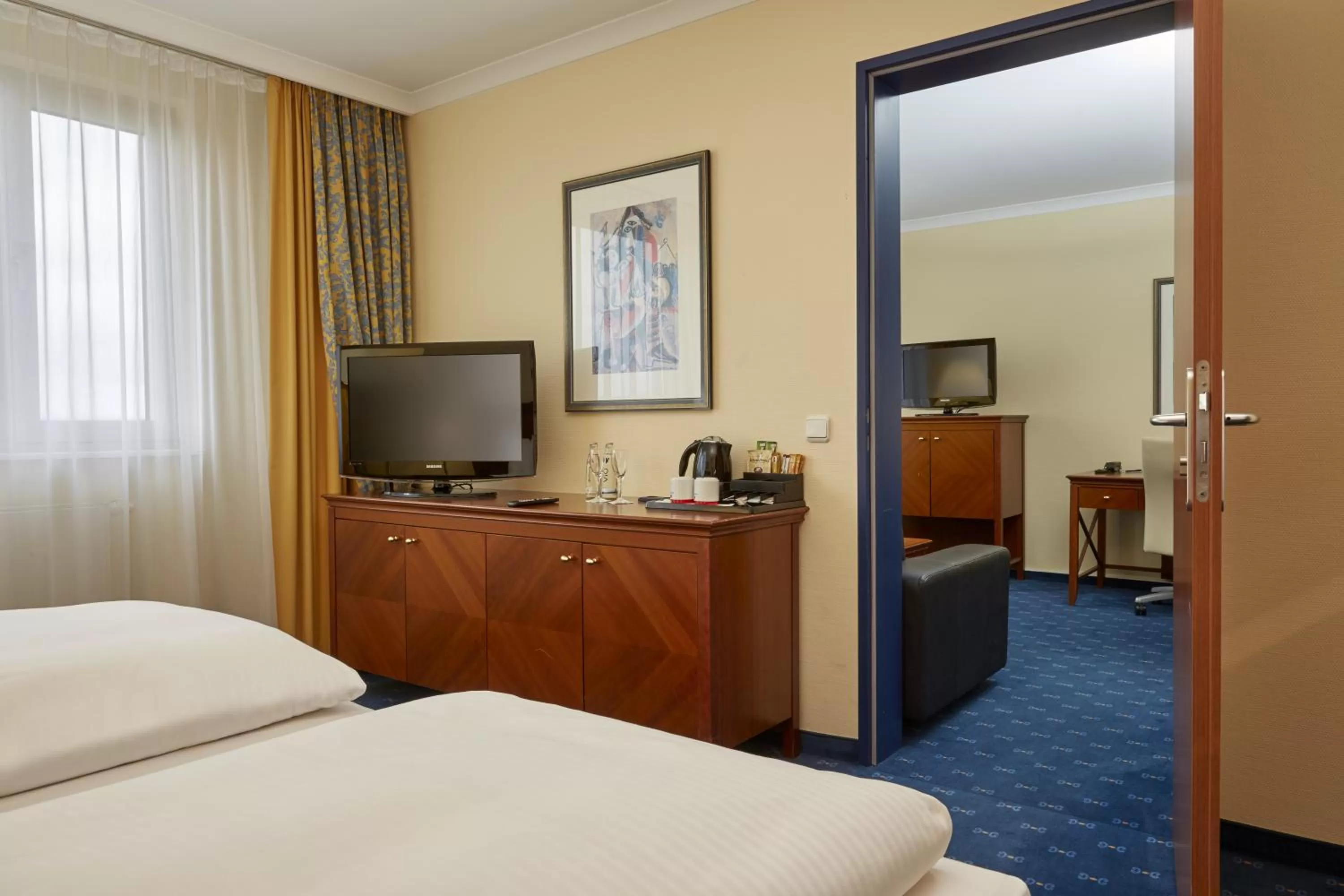 Photo of the whole room, Bed in H4 Hotel Kassel City, Trademark Collection by Wyndham