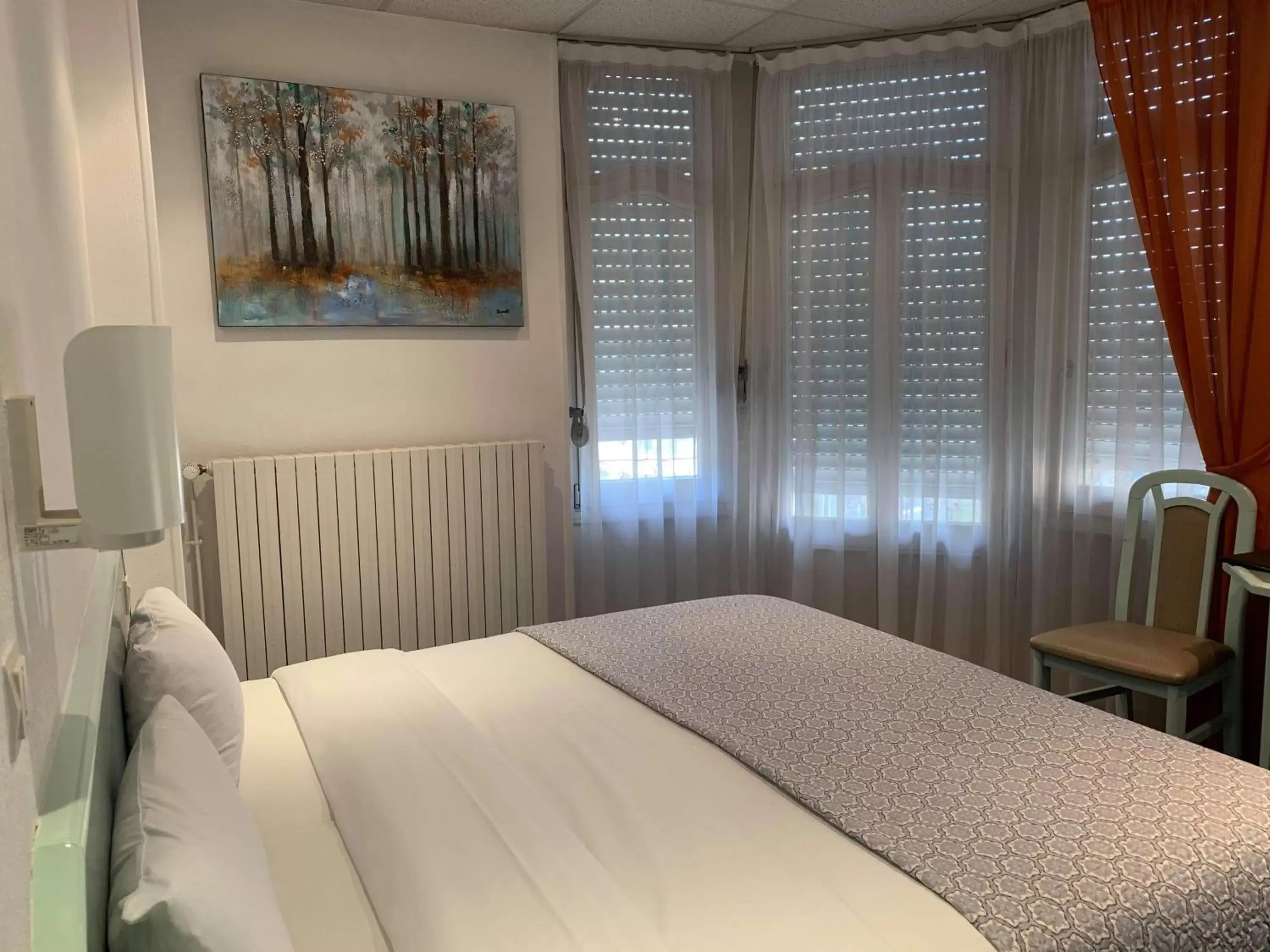 Bed in Hôtel Escurial - Centre Gare