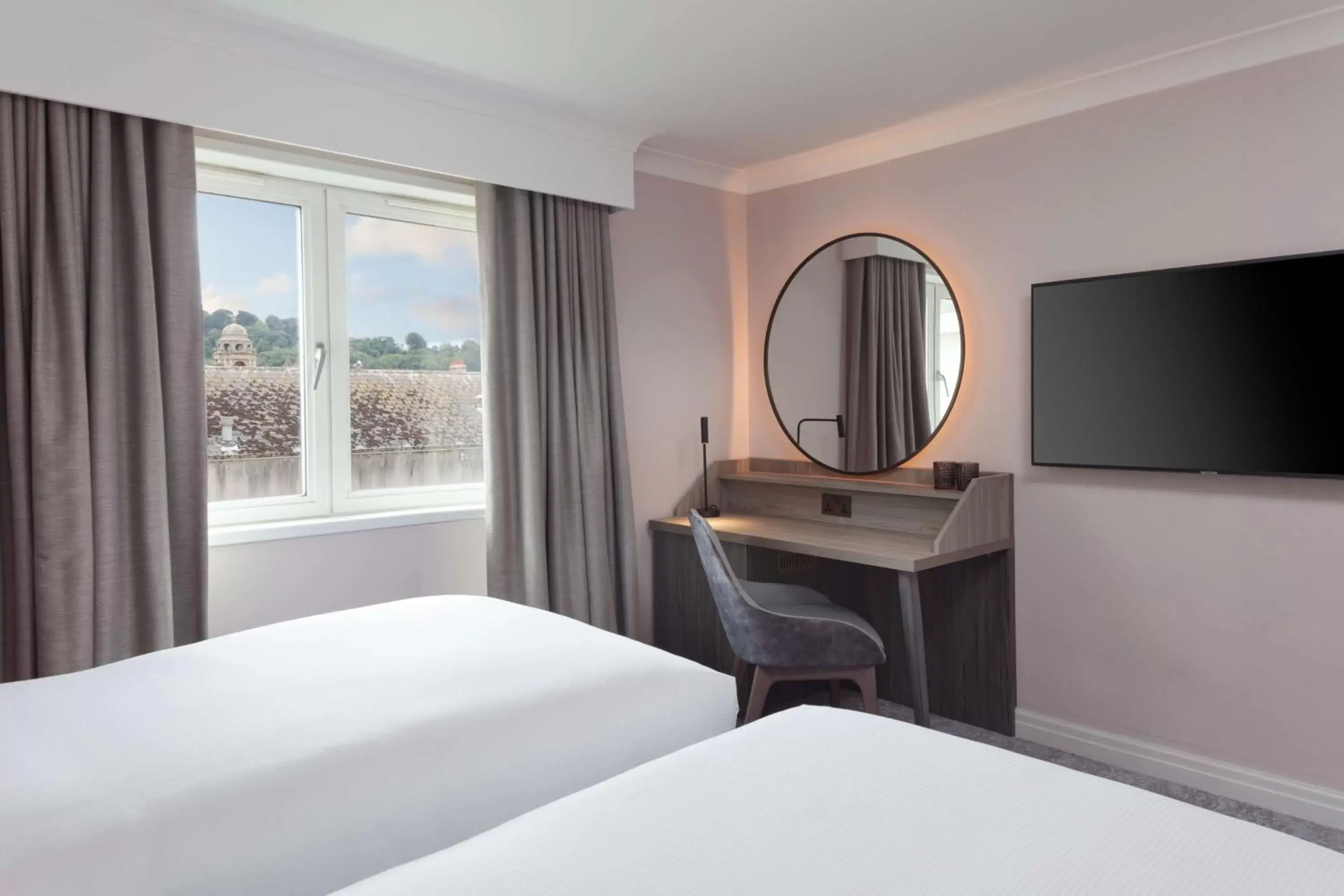 Bedroom, Bed in DoubleTree by Hilton Bath