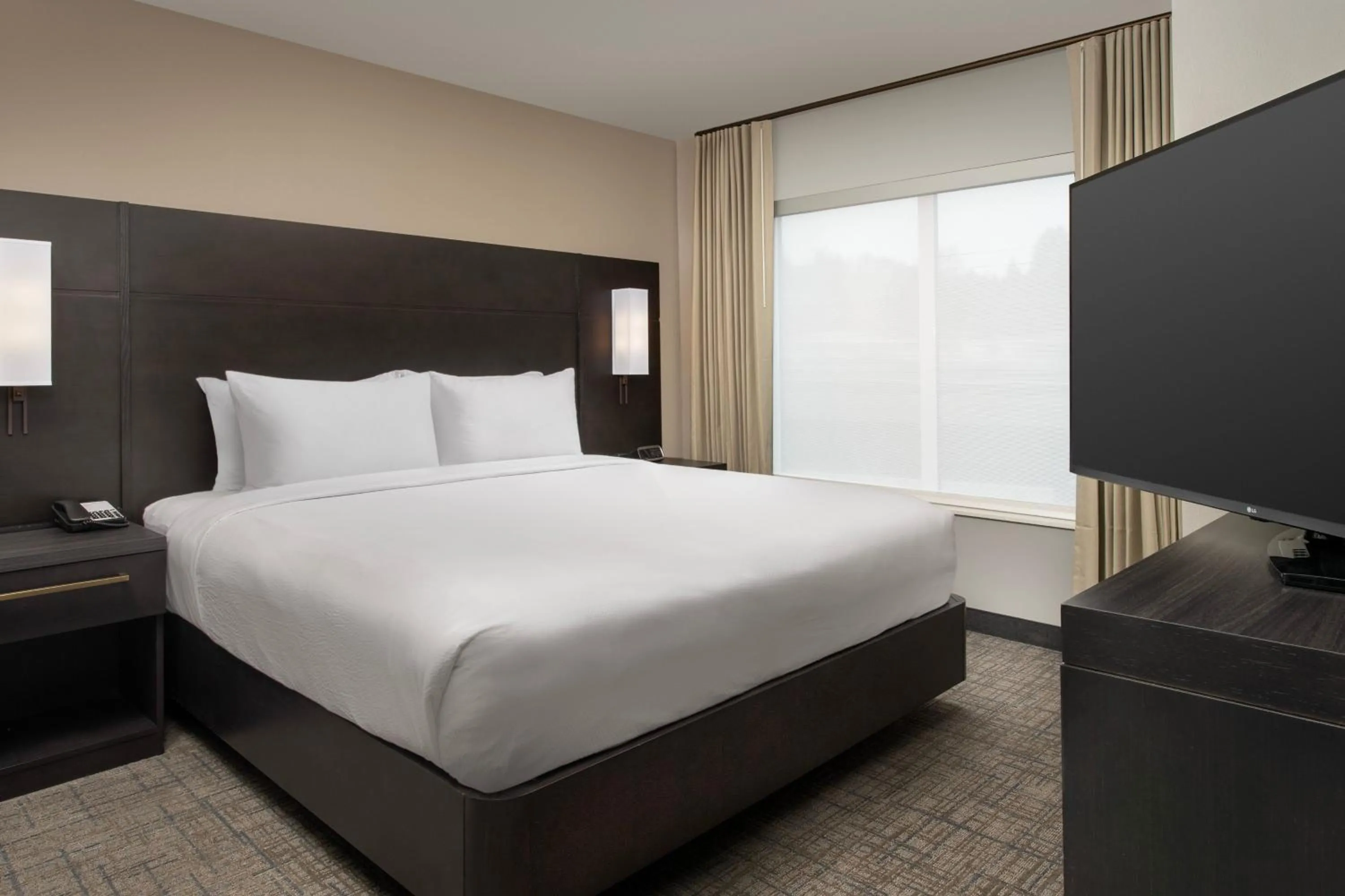 Photo of the whole room, Bed in Residence Inn by Marriott Portland Clackamas