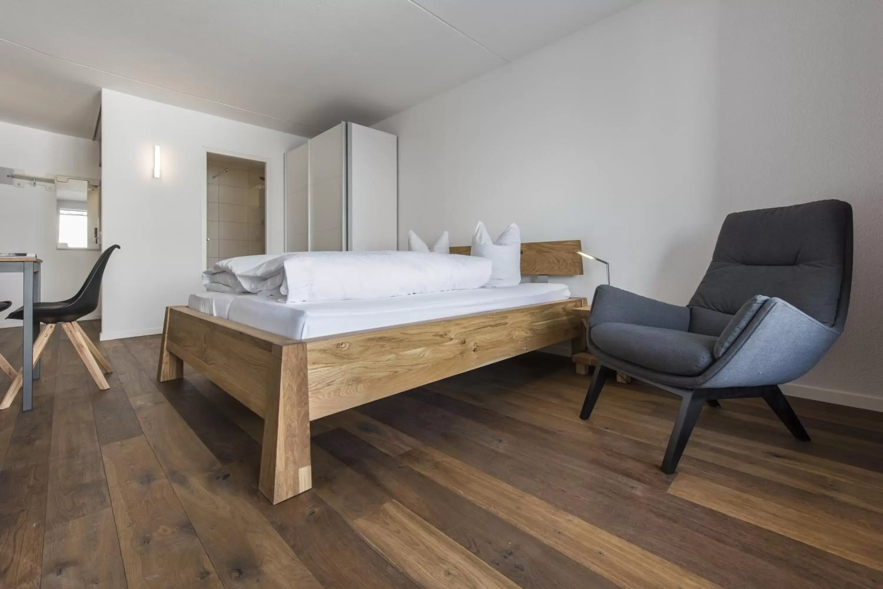 Bedroom, Bathroom in Hotel des Alpes