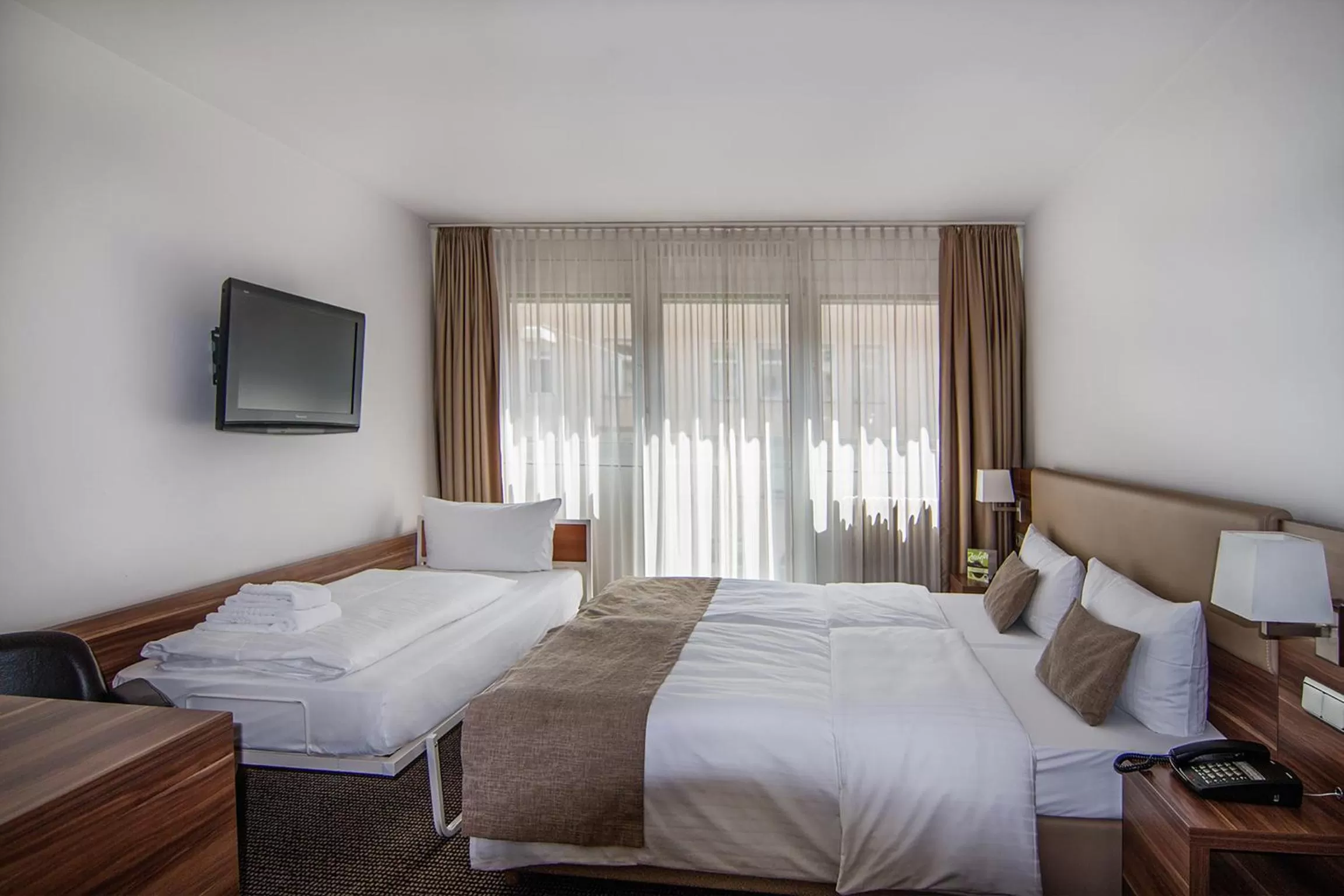 Photo of the whole room, Bed in Downtown Vi Vadi Hotel