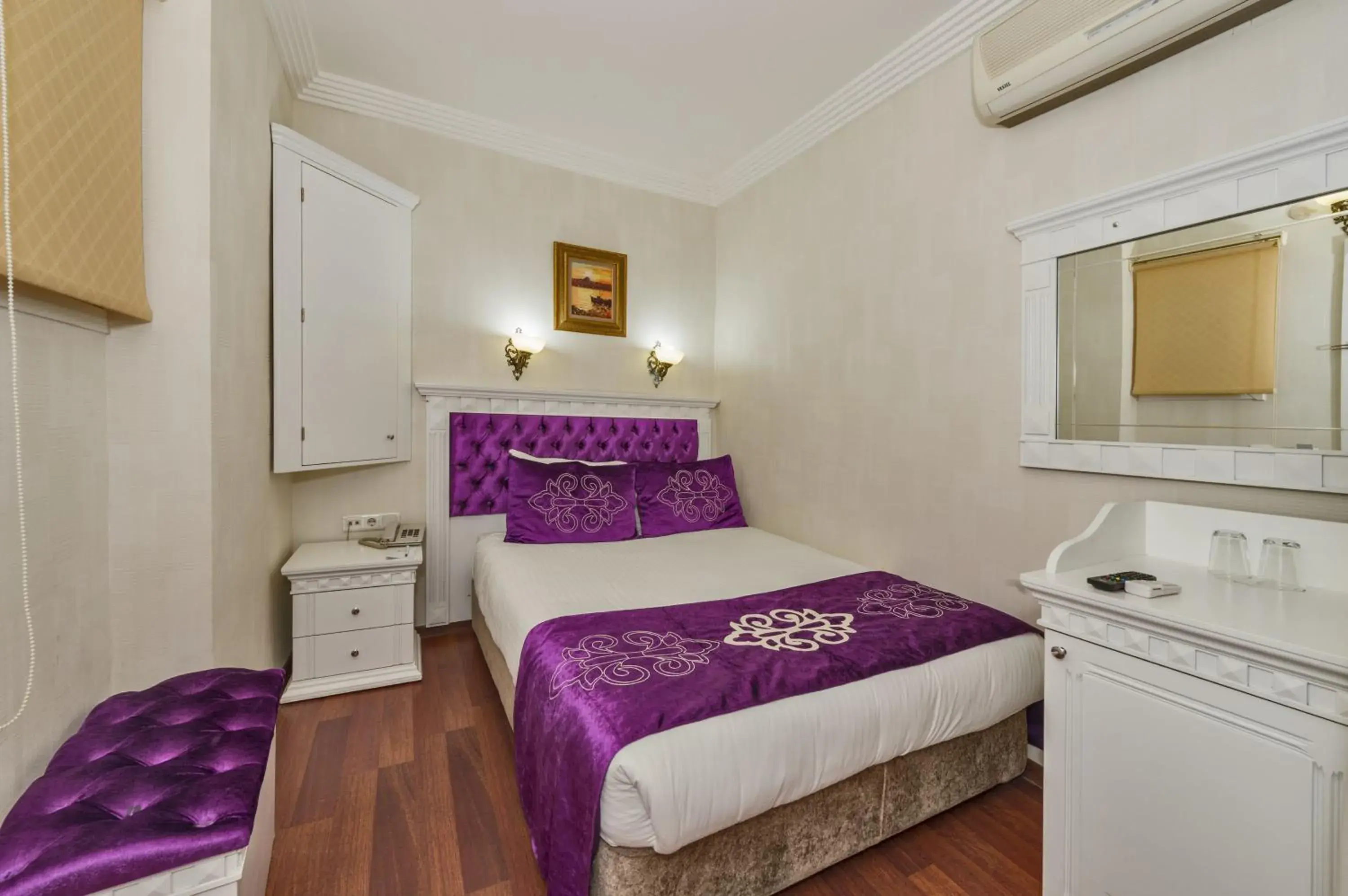 Budget Room in Istanbul Holiday Hotel