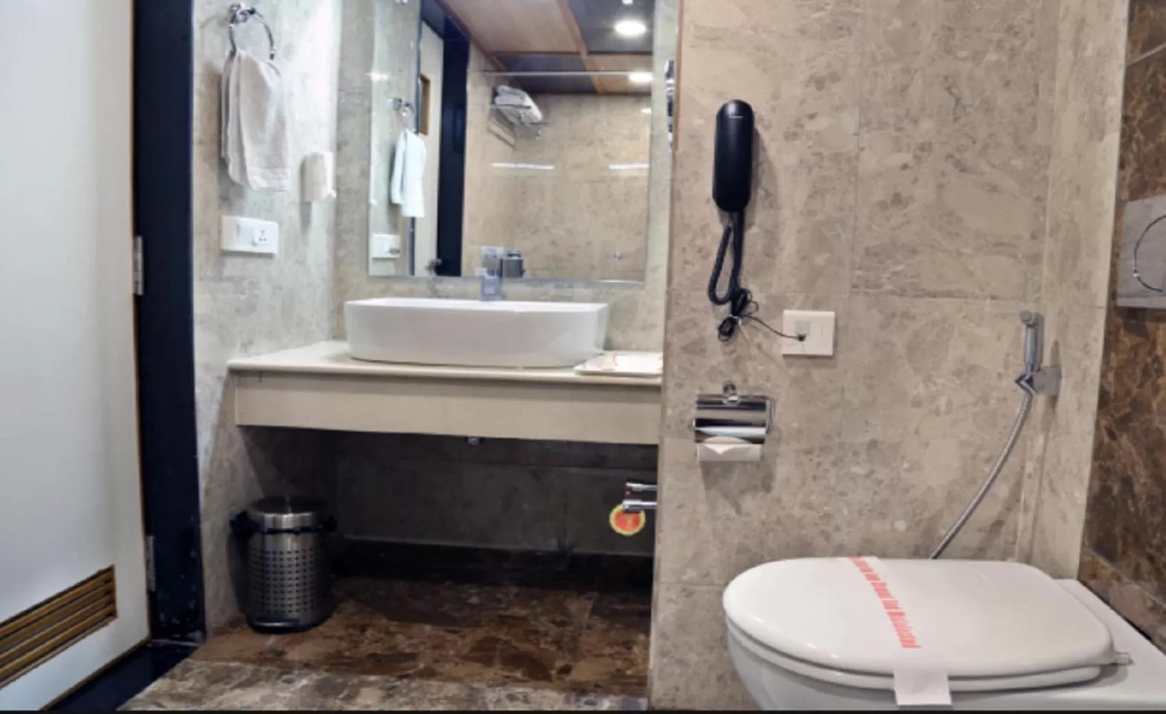 Bathroom in Hotel Vrishali Executive