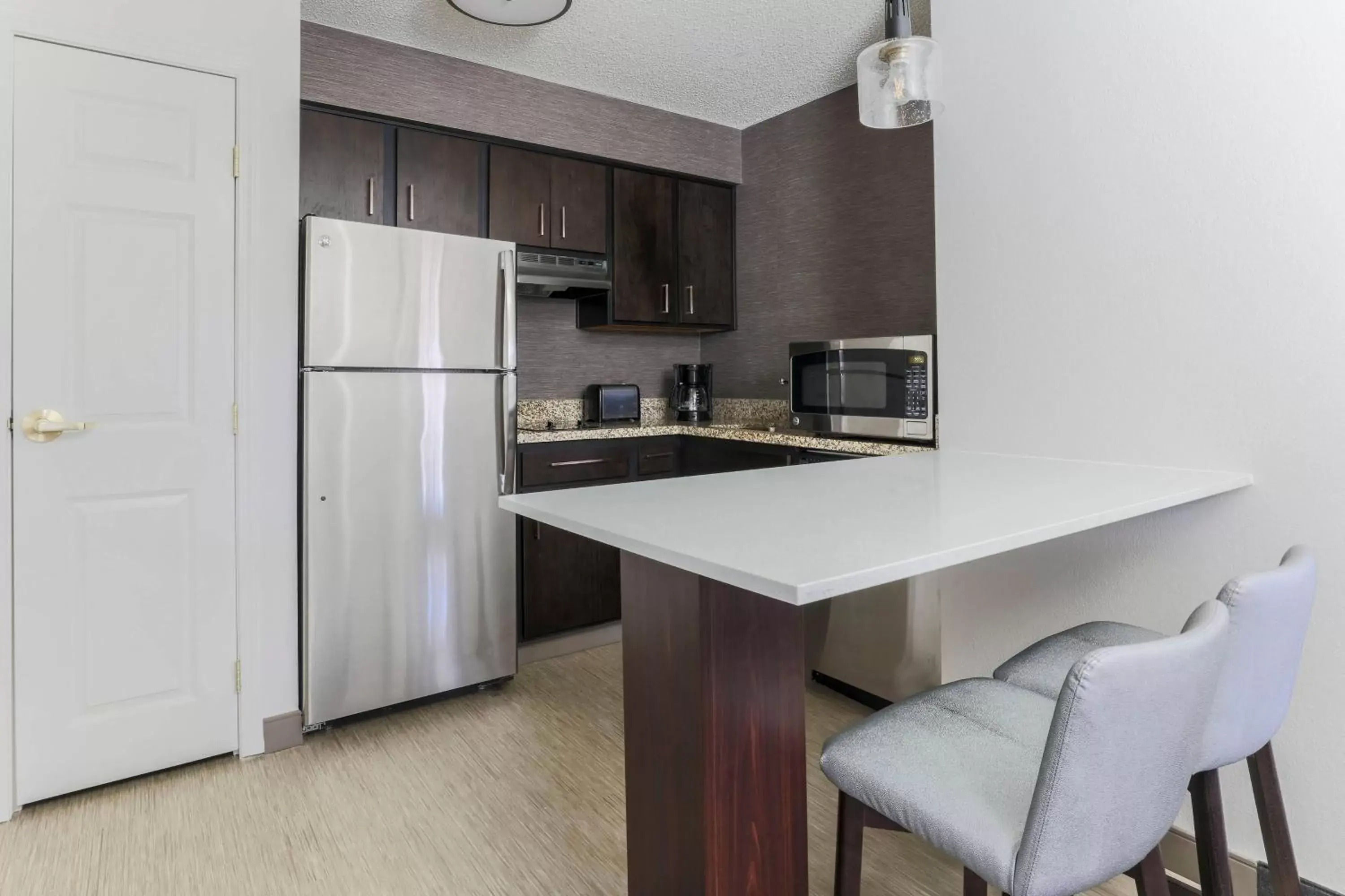 Bedroom, Kitchen/Kitchenette in Residence Inn by Marriott Denver Golden/Red Rocks
