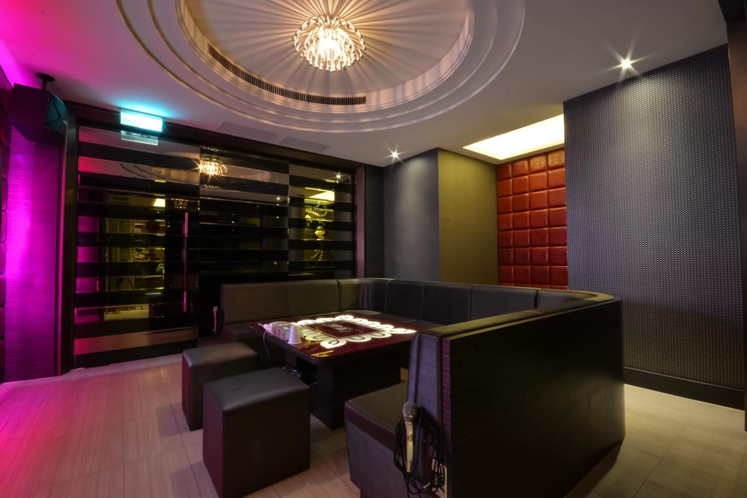 Karaoke in Xiadu Motel