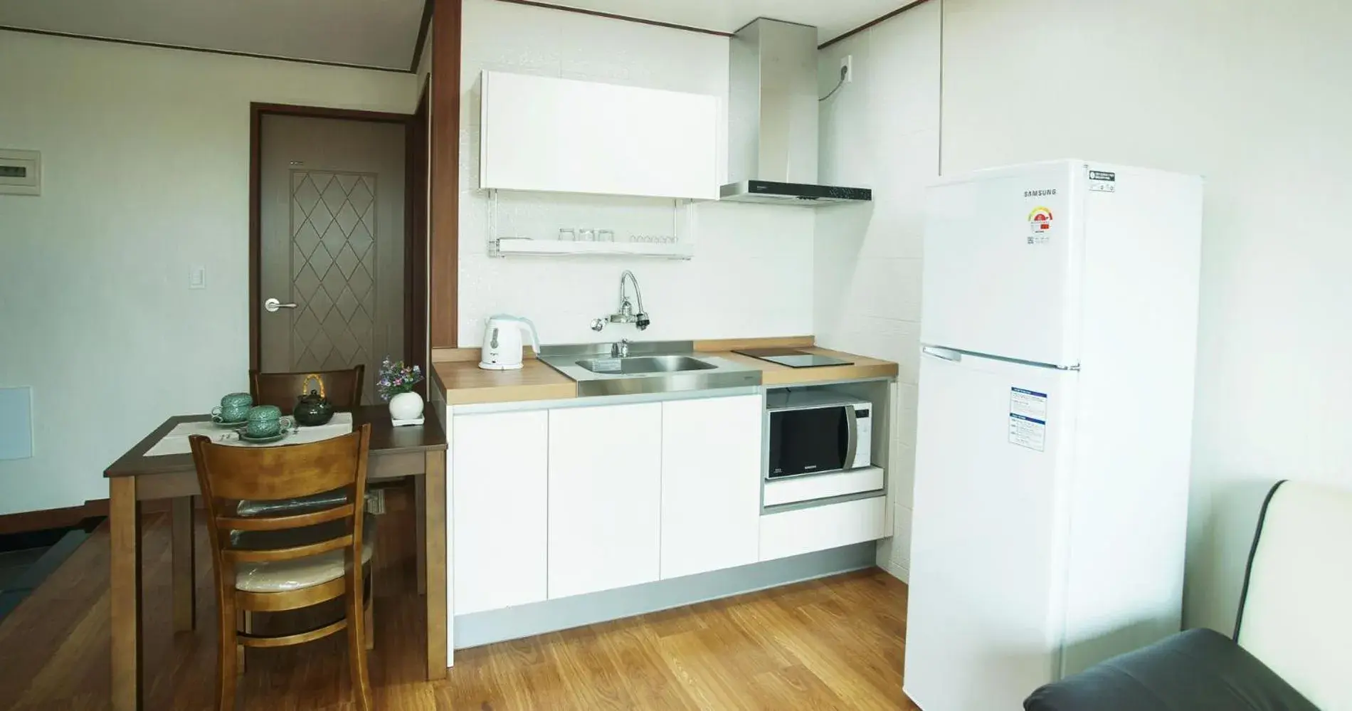 Kitchen or kitchenette, Kitchen/Kitchenette in Oasis Pension