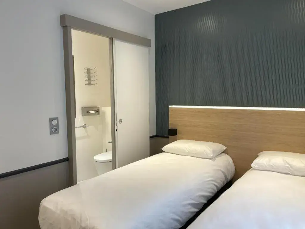 Bed in Hotel de Saint-Germain