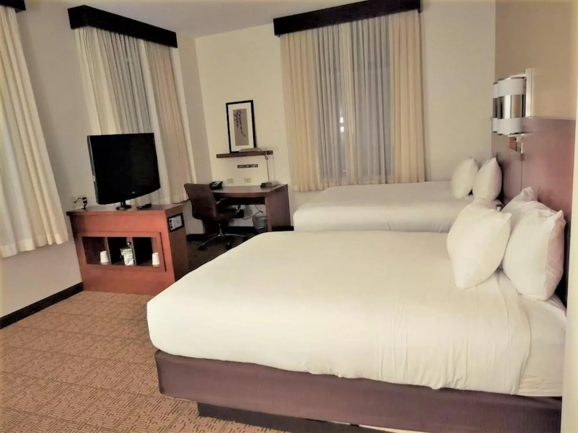 TV and multimedia, Bed in Hyatt Place Des Moines Downtown TV and multimedia, Bed in Hyatt Place Des Moines Downtown