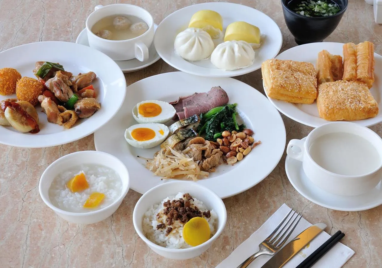 Food and drinks in E-DA Skylark Hotel