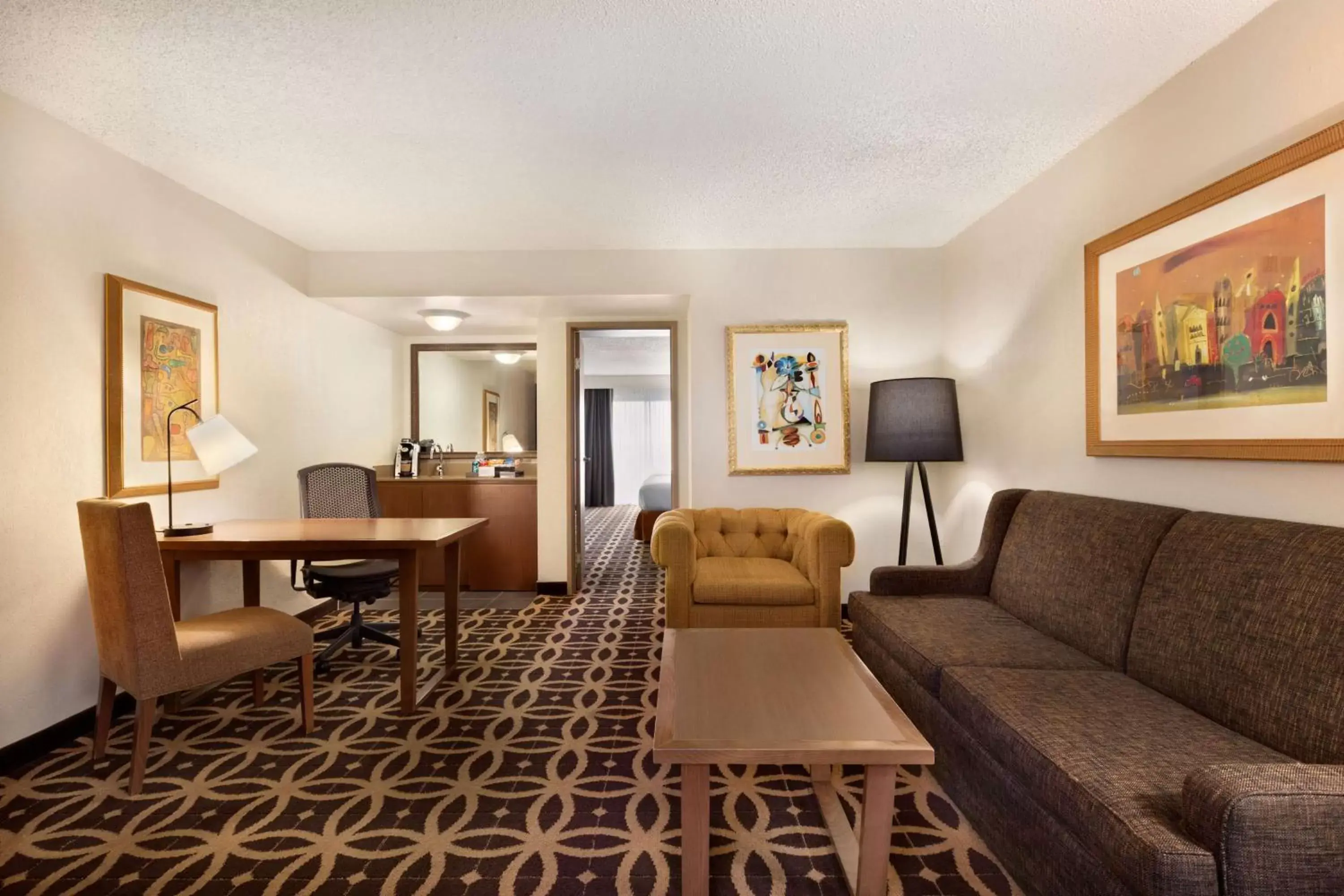 Living room, Seating Area in Embassy Suites Dallas - DFW International Airport South