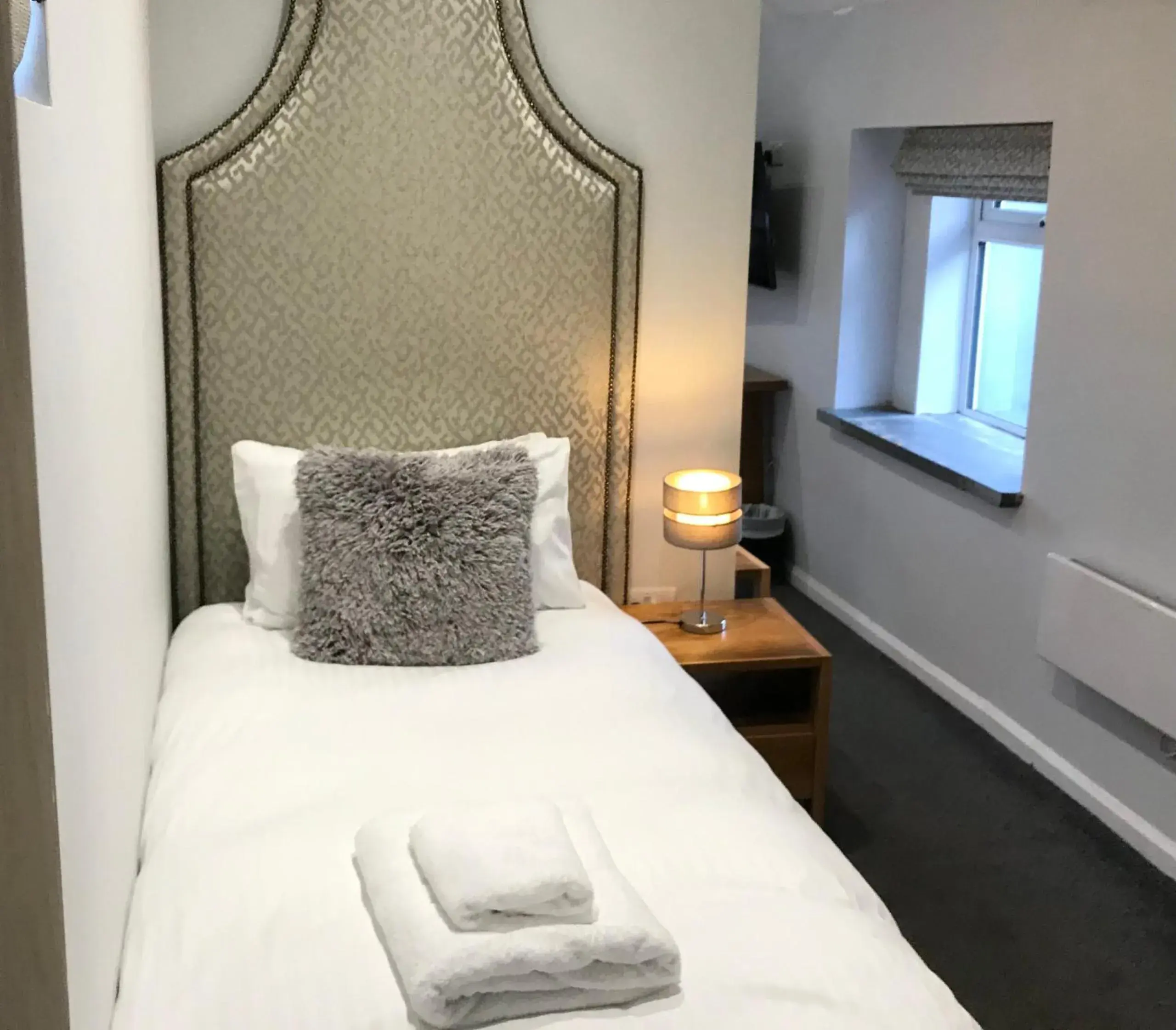 Bedroom, Bed in Welbeck Manor and Golf