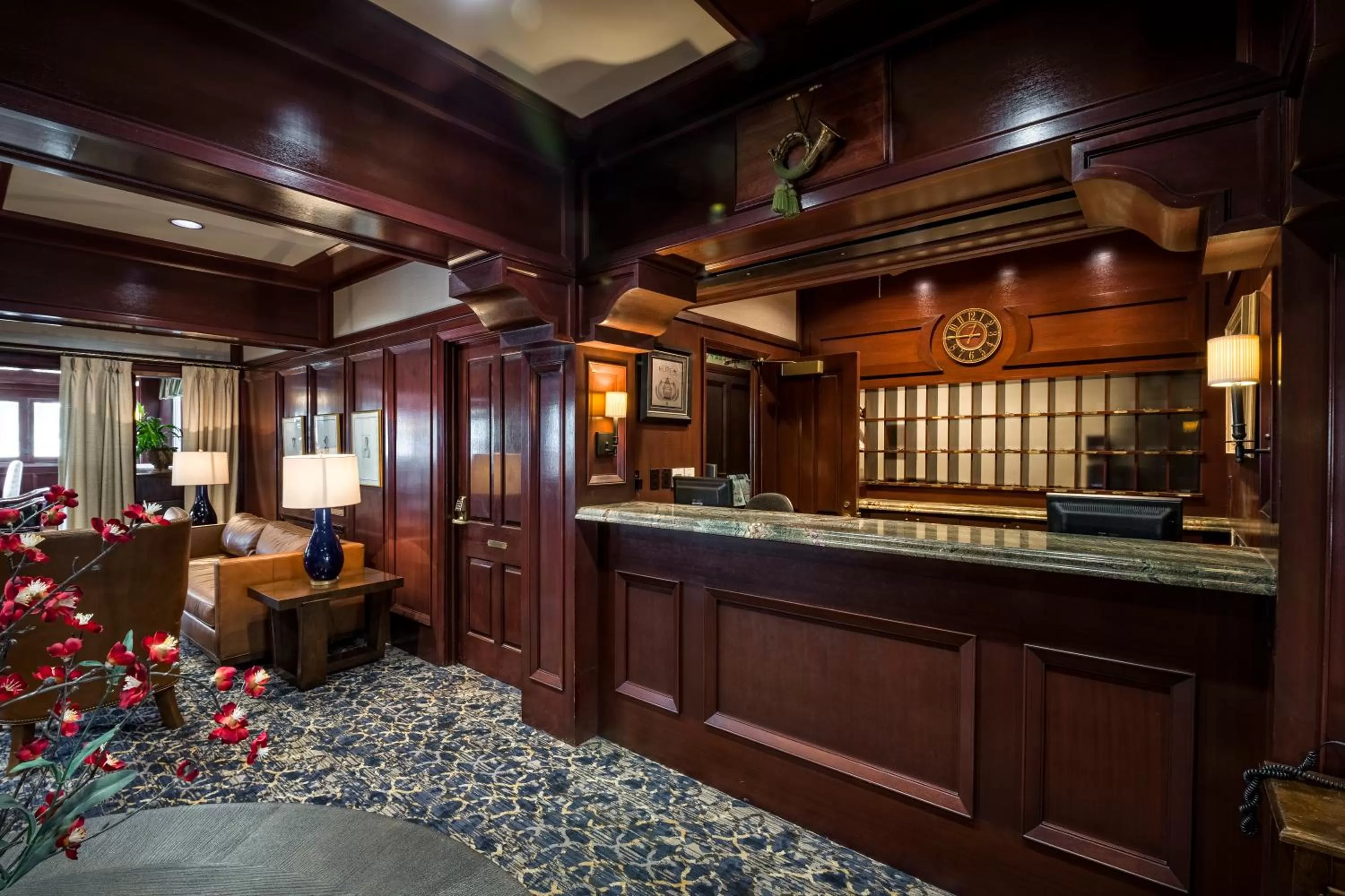 Lobby or reception in Poste Montane Lodge by East West