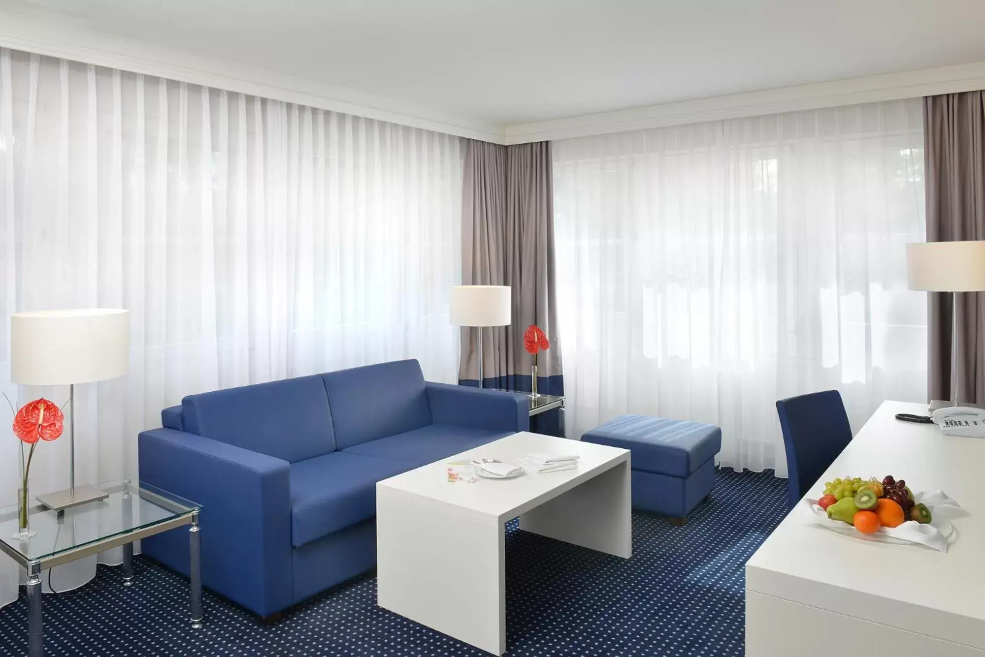 Living room, Seating Area in relexa Waldhotel Schatten Stuttgart