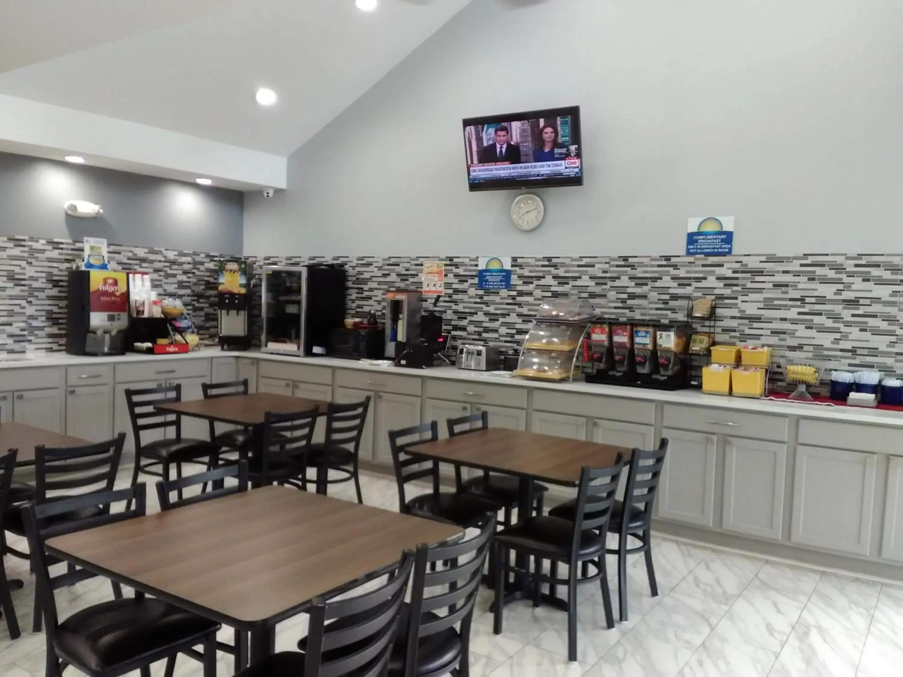 Continental breakfast, Restaurant/Places to Eat in Days Inn by Wyndham Simpsonville