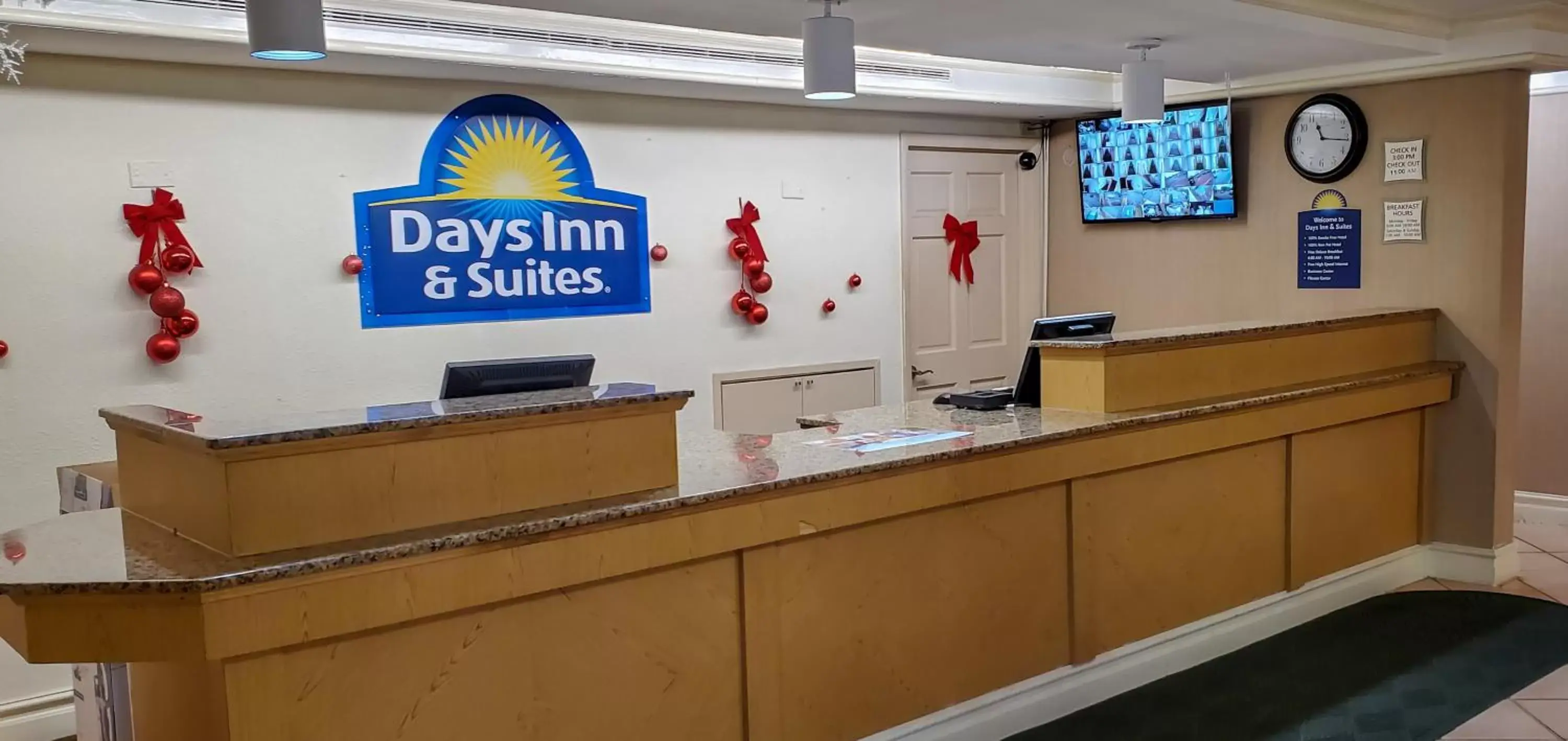 Lobby or reception, Lobby/Reception in Days Inn & Suites by Wyndham Schaumburg- Woodfield Mall