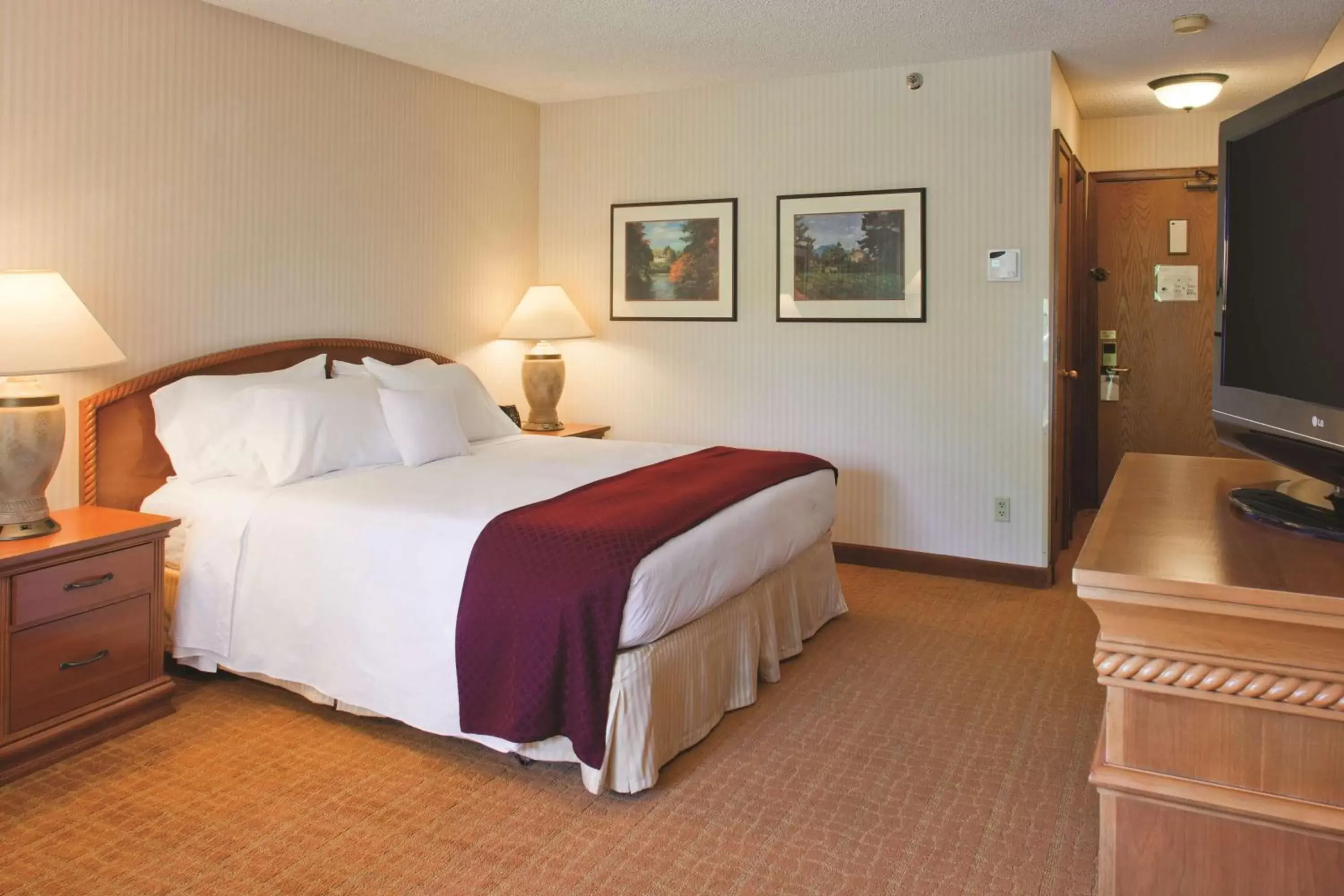 Bedroom, Bed in DoubleTree by Hilton Durango