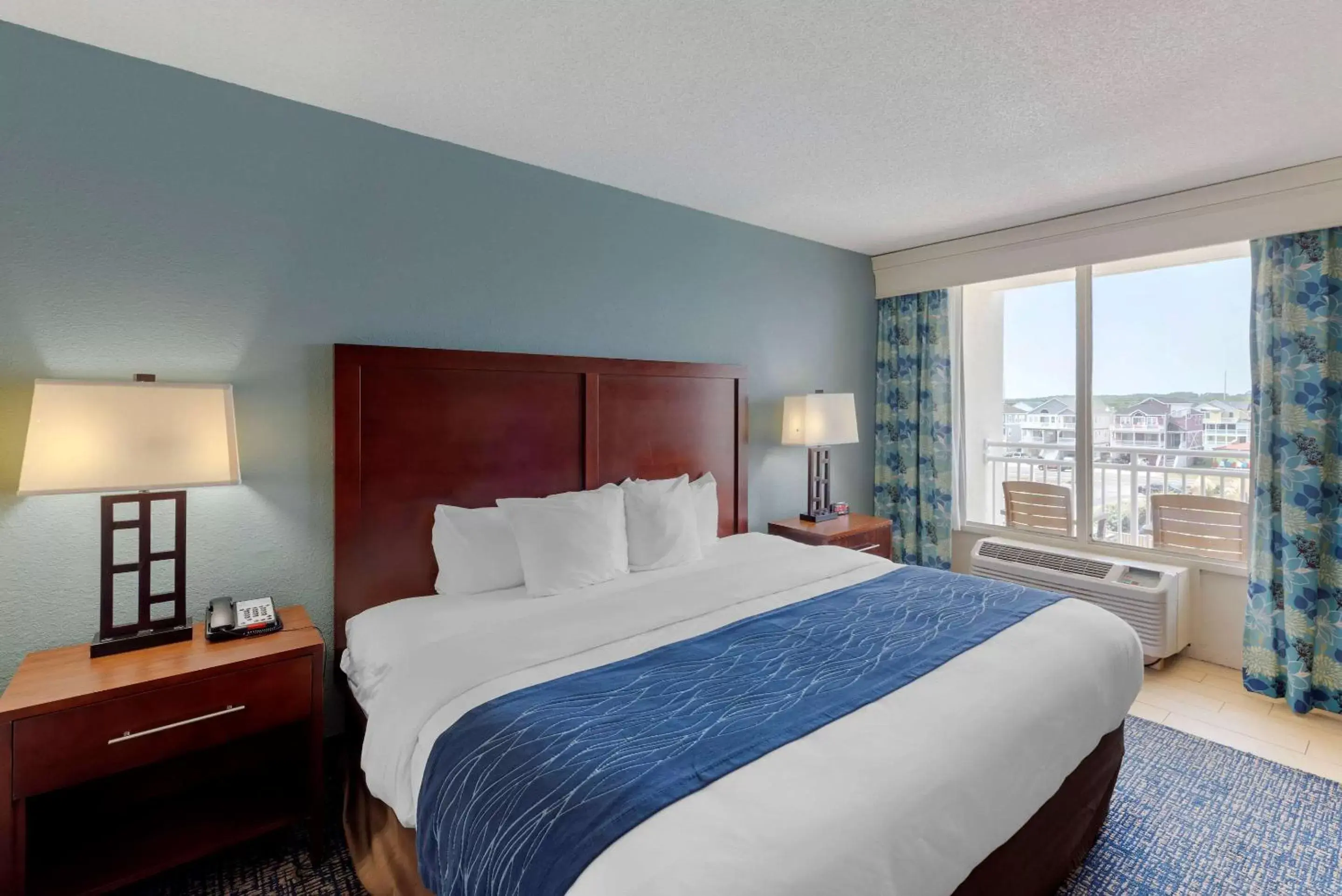 Photo of the whole room, Bed in Comfort Inn on the Ocean