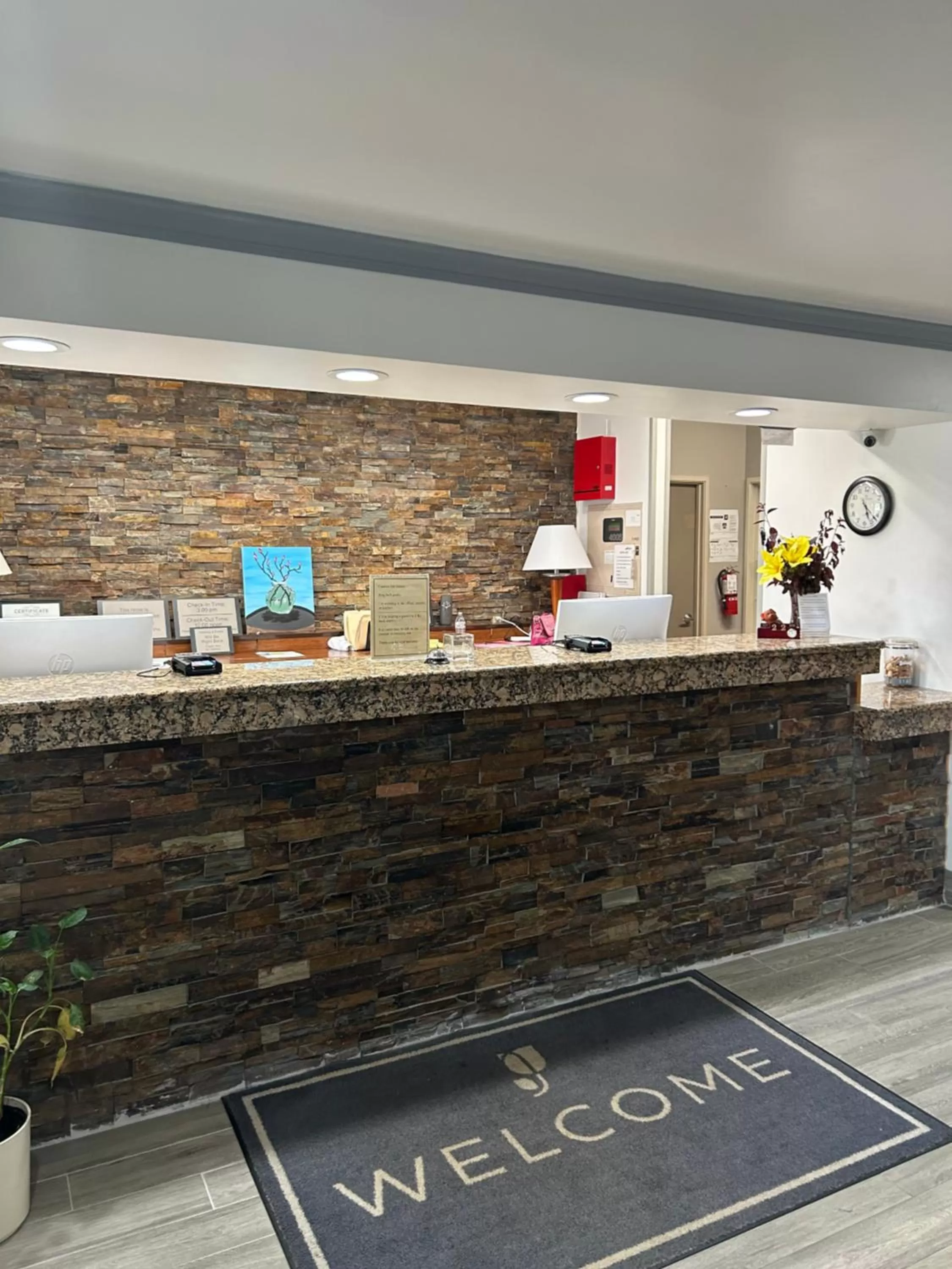 Lobby or reception in Country Inn & Suites by Radisson, Grand Rapids Airport, MI