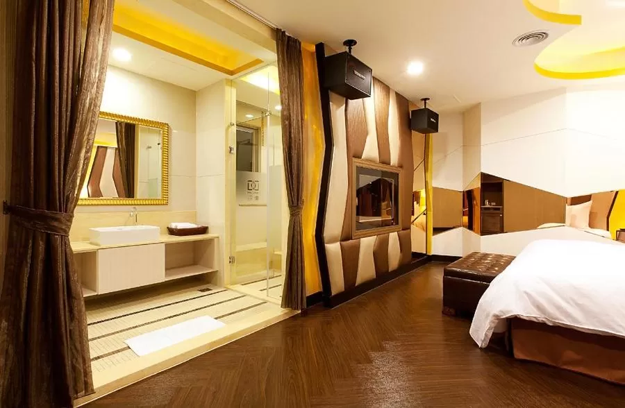 Photo of the whole room, Bathroom in Discovery Motel - Yanping