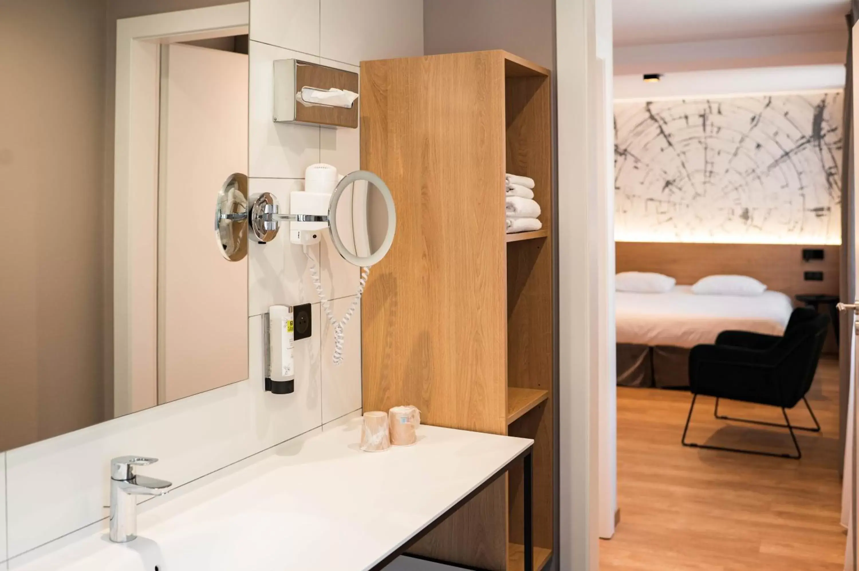 Photo of the whole room, Bed in L'AO Hôtel & Restaurant L'Aigle d'Or Photo of the whole room, Bed in L'AO Hôtel & Restaurant L'Aigle d'Or