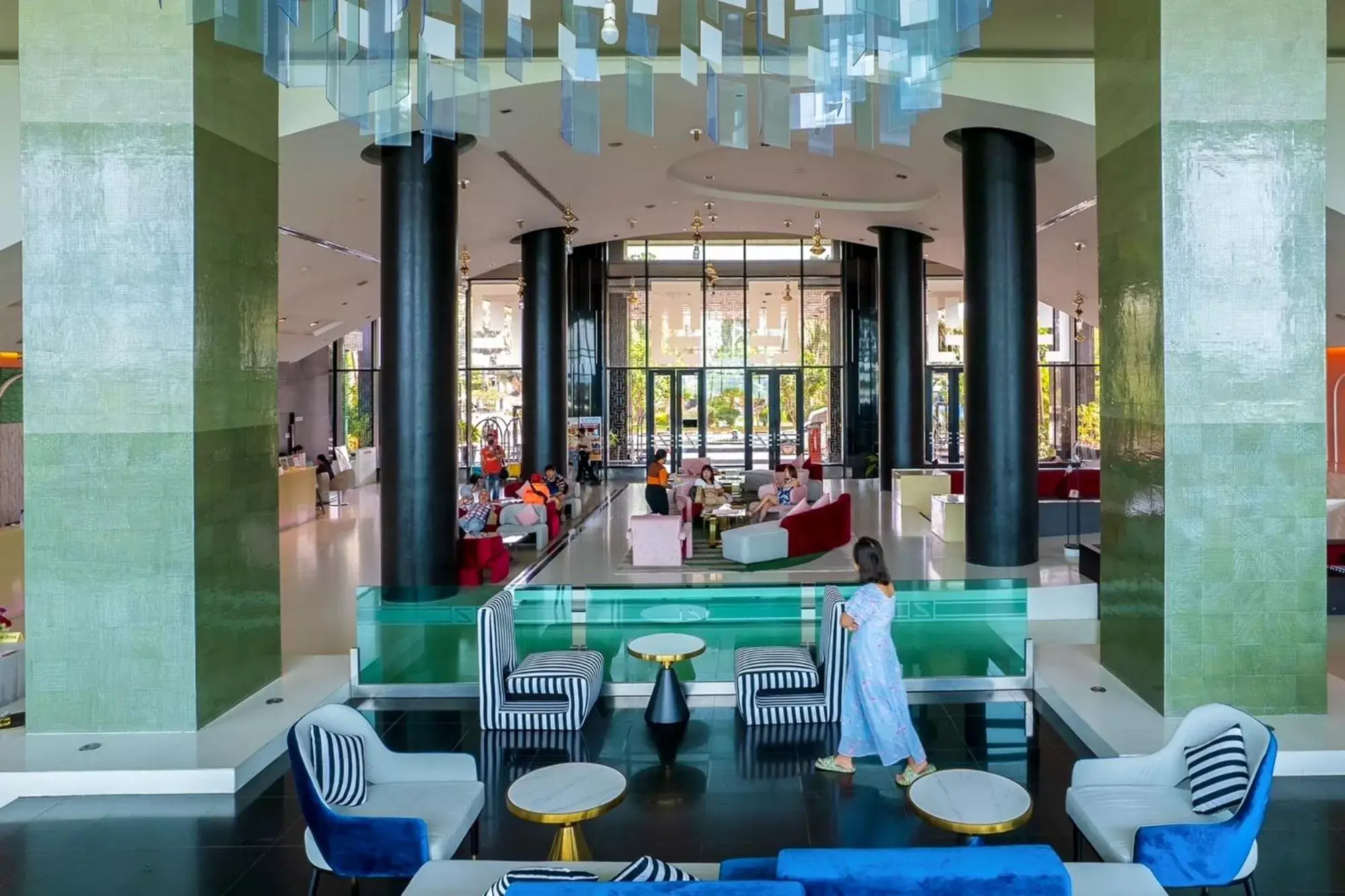 Lobby or reception, Restaurant/Places to Eat in The Zign Hotel