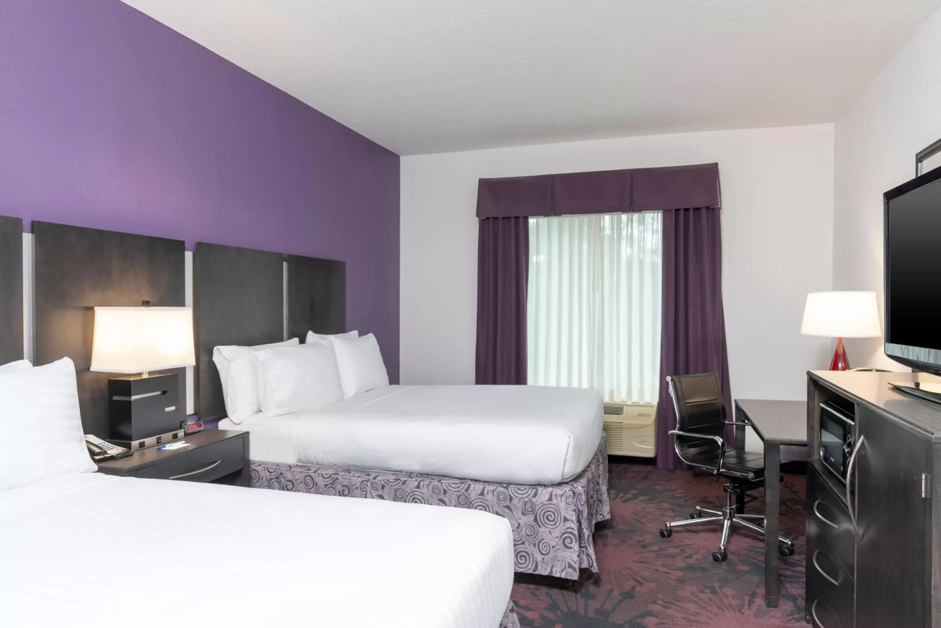 Photo of the whole room, Bed in Holiday Inn Express & Suites Columbus - Polaris Parkway / COLUMBUS, an IHG Hotel