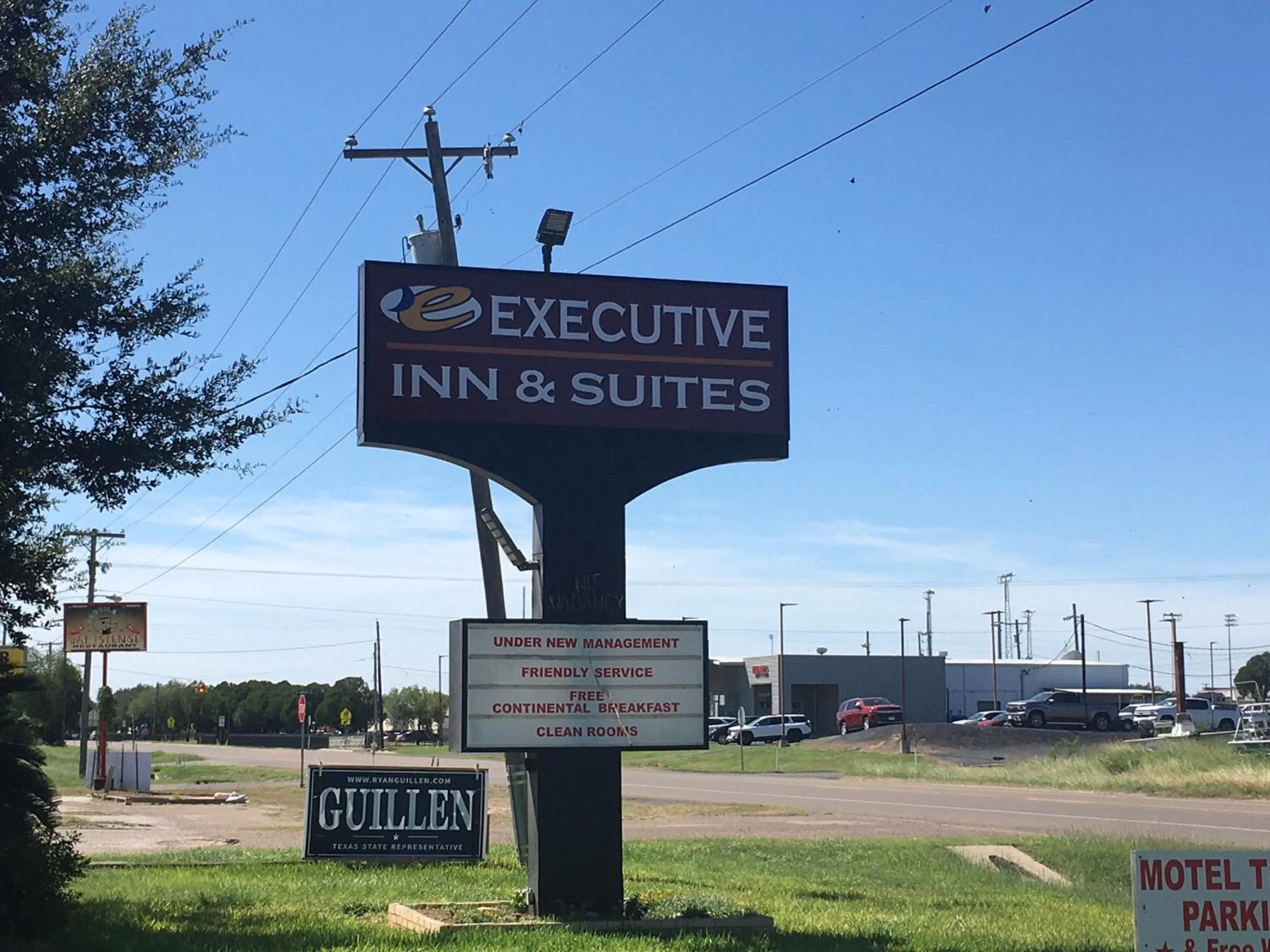 Logo/Certificate/Sign in Hebbronville Executive Inn