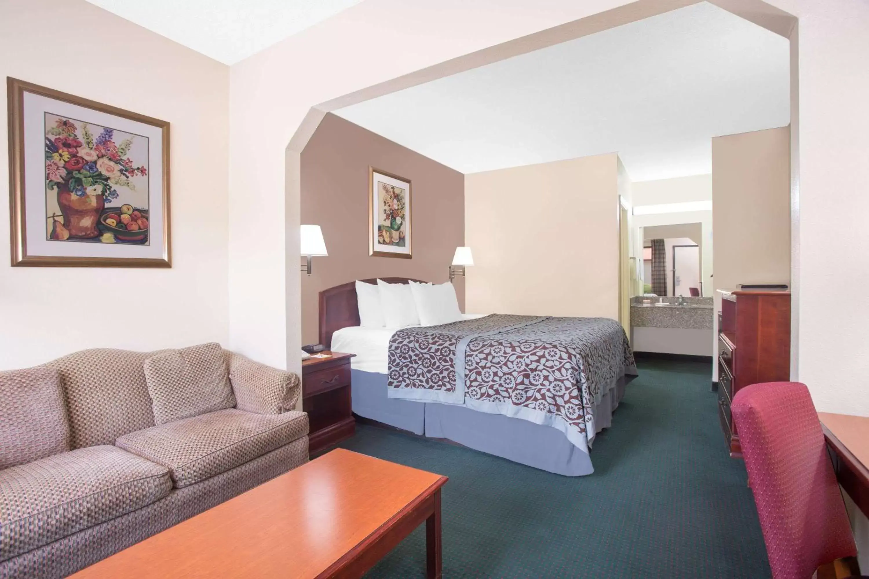 Photo of the whole room, Bed in Days Inn by Wyndham Dublin GA