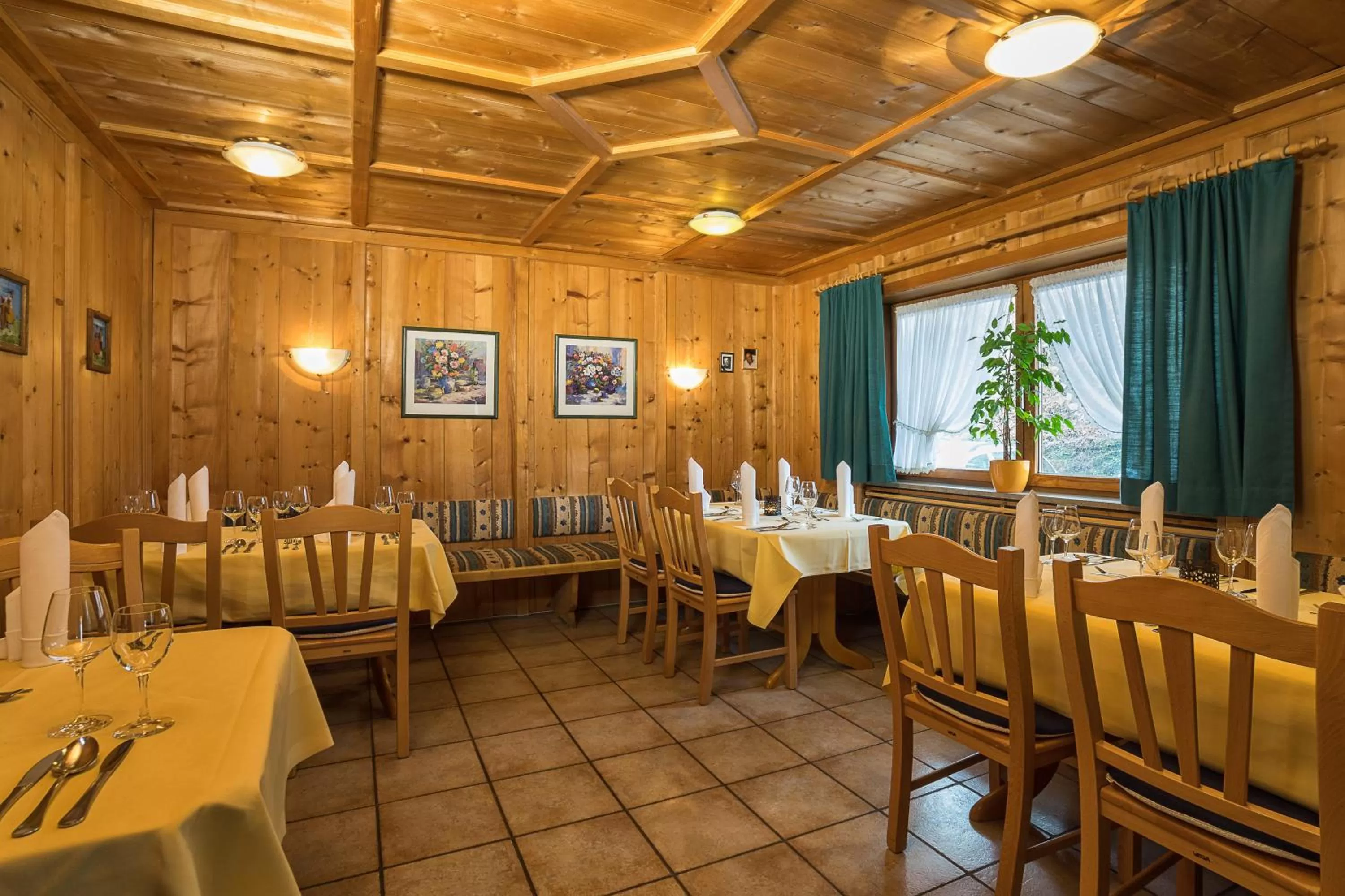 Restaurant/places to eat in Parkhotel Sonnenhof