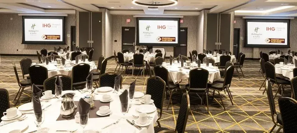 Banquet/Function facilities, Restaurant/Places to Eat in Holiday Inn & Suites Detroit - Troy, an IHG Hotel