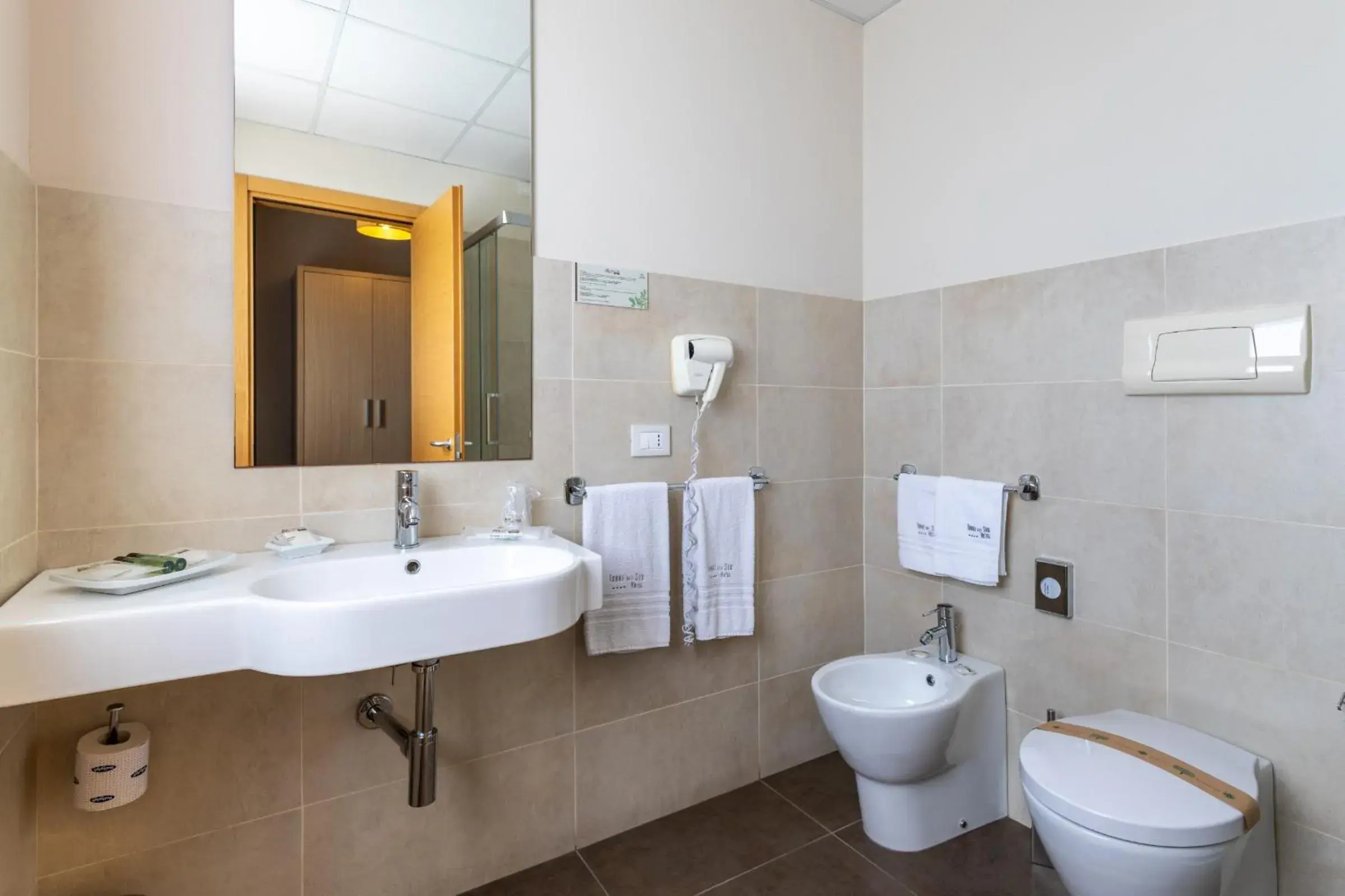 Bathroom in Hotel Torre Del Sud