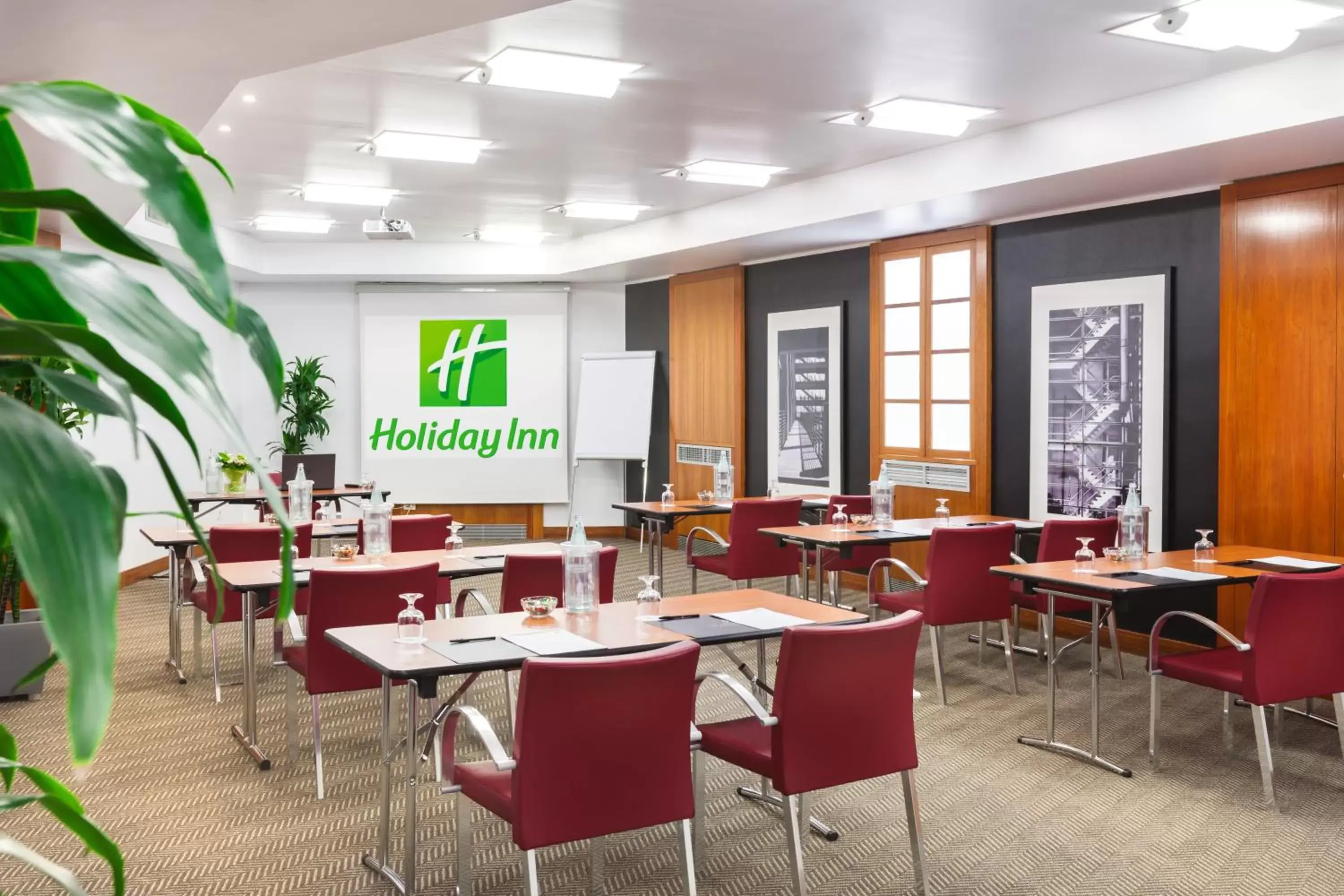 Meeting/conference room, Restaurant/Places to Eat in Holiday Inn Milan Garibaldi Station, an IHG Hotel