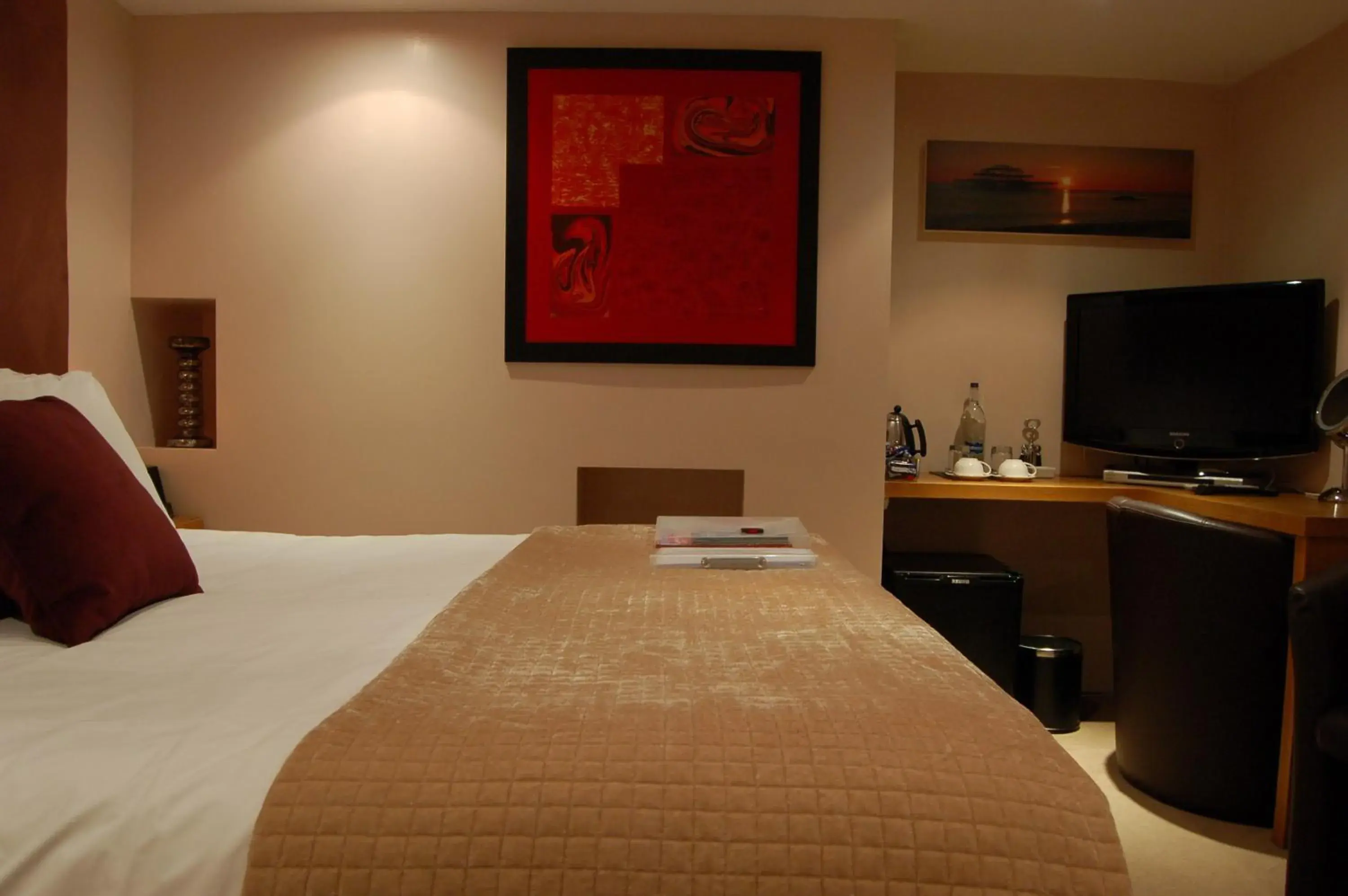 Bedroom, Bed in Brightonwave Hotel