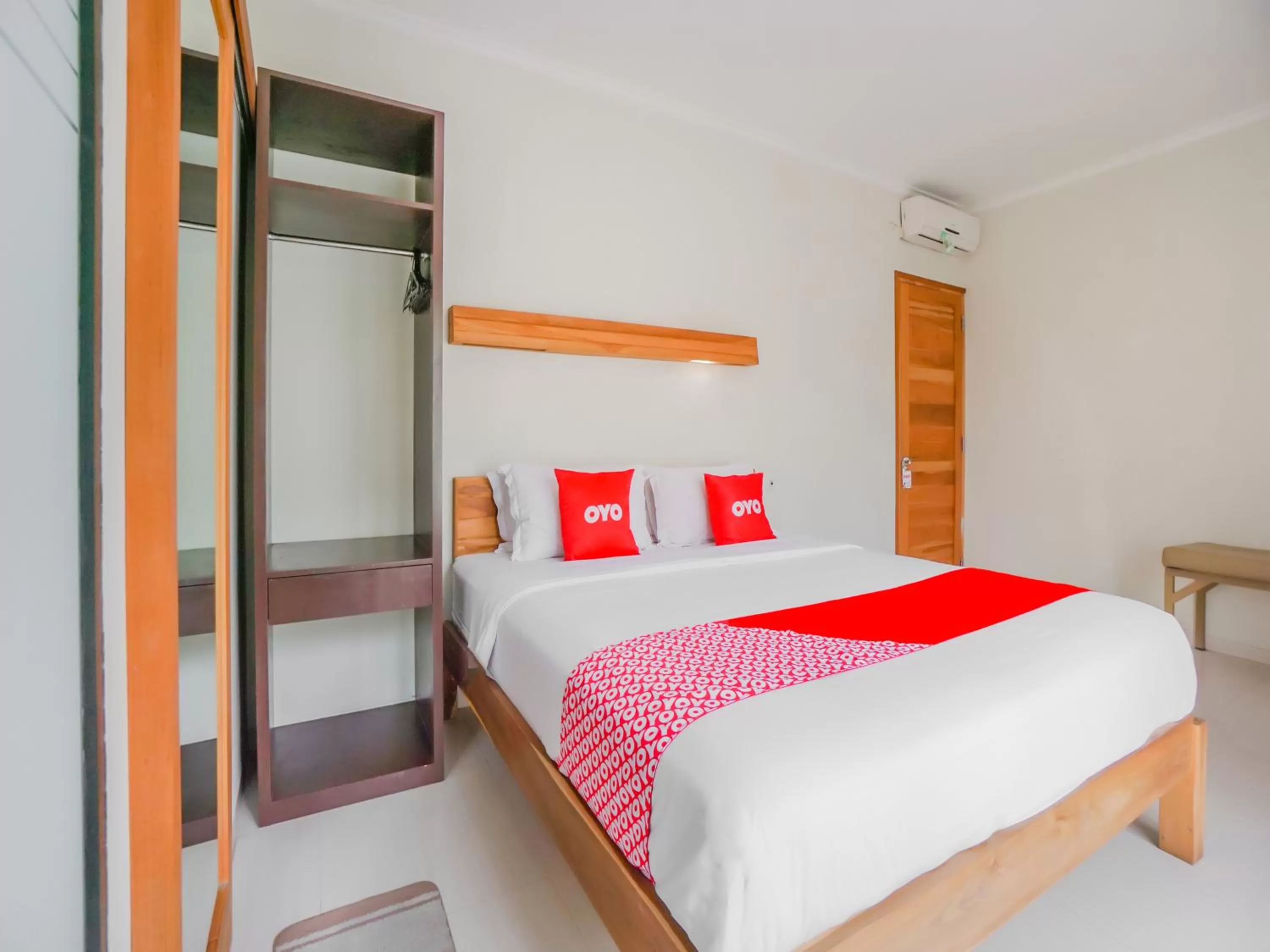 Bedroom, Bed in SUPER OYO 90319 Angler Guest House Malang