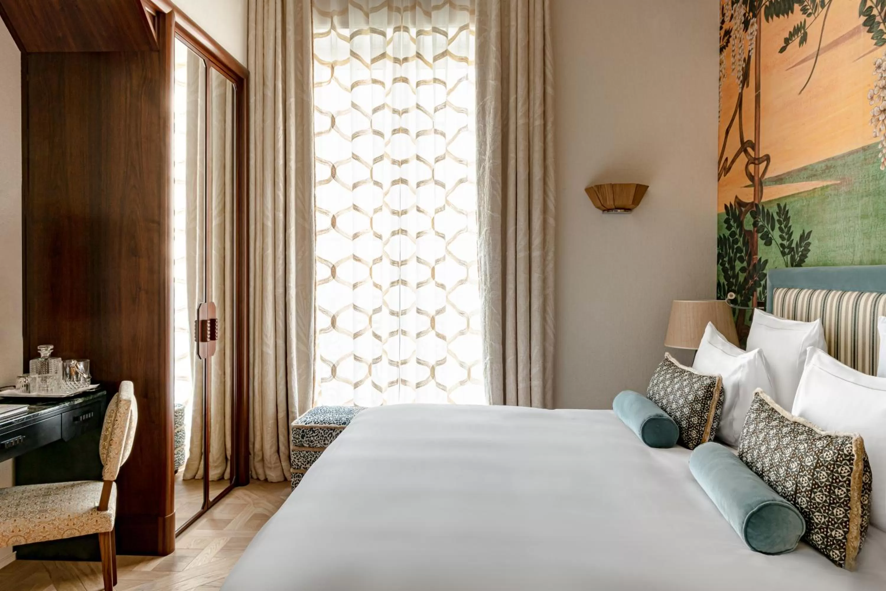 Bedroom, Bed in Saint James Paris