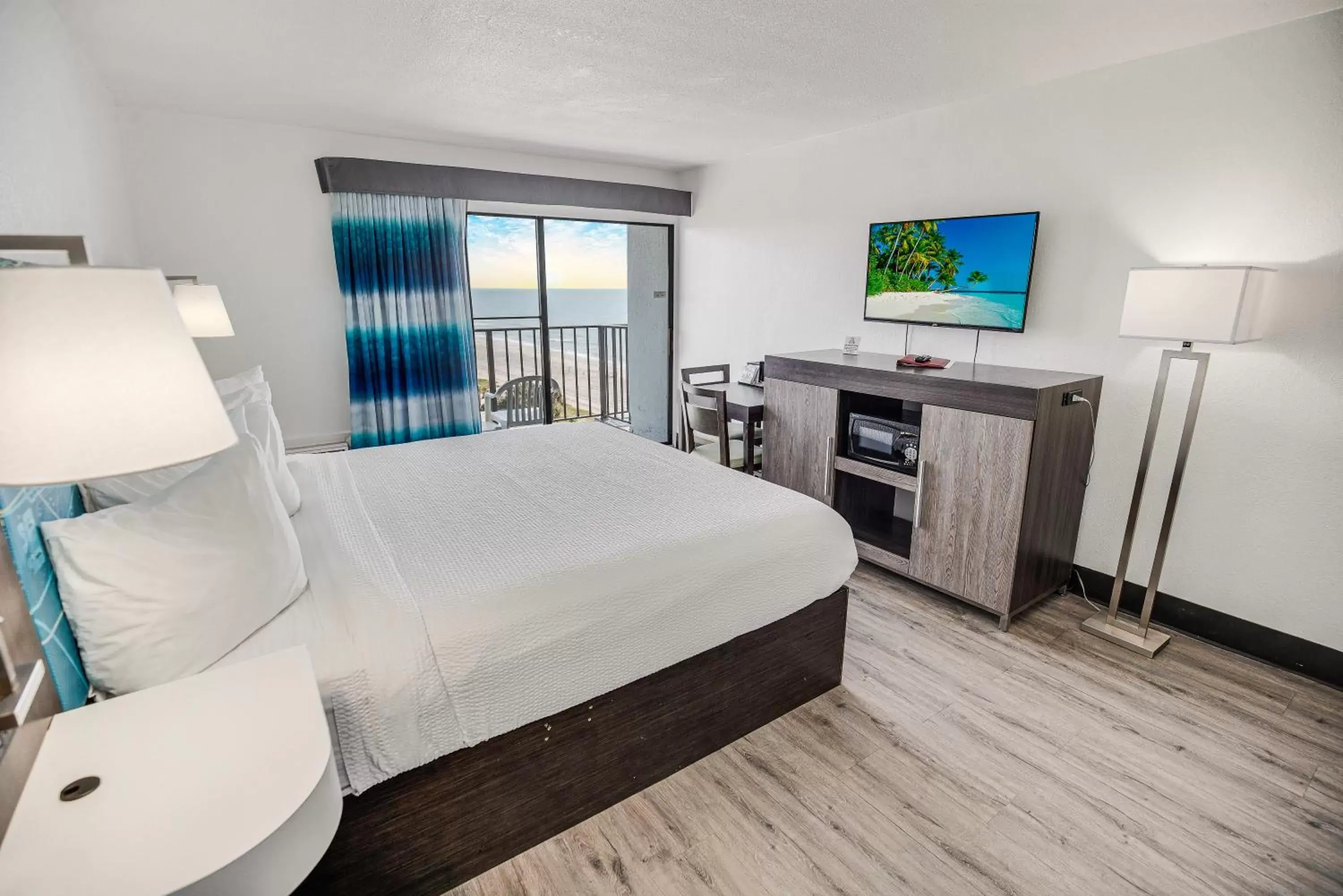 Bedroom in Tropical Seas Hotel