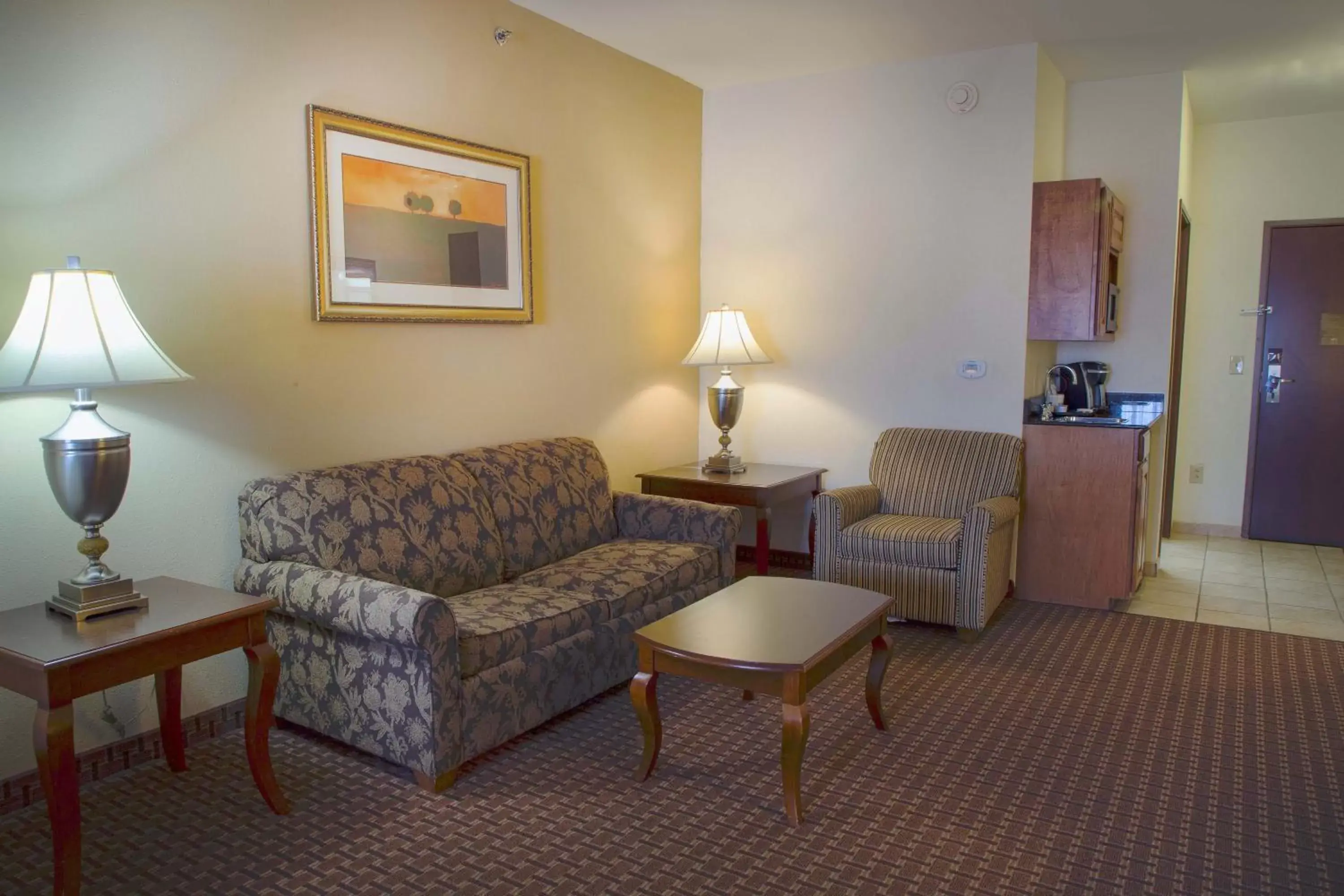 Photo of the whole room, Seating Area in Holiday Inn Express Hotel & Suites Center, an IHG Hotel