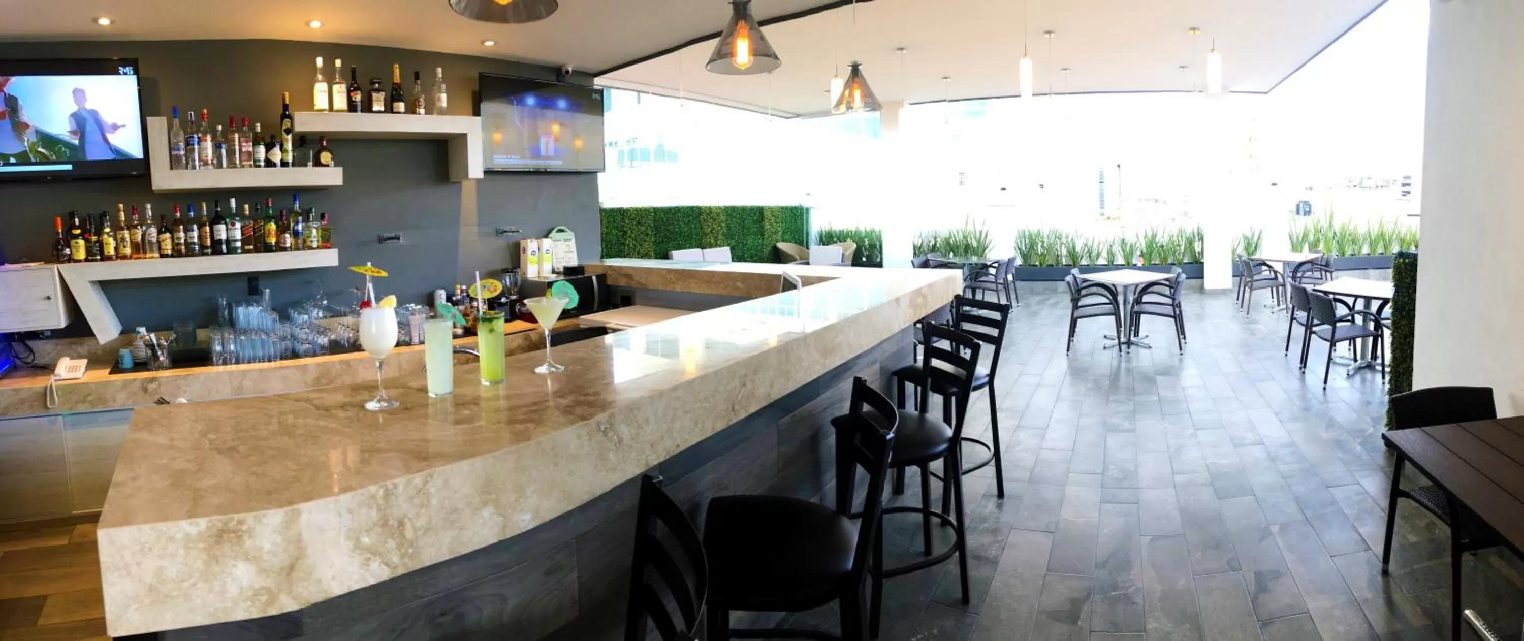 Restaurant/places to eat in Hotel Sofia