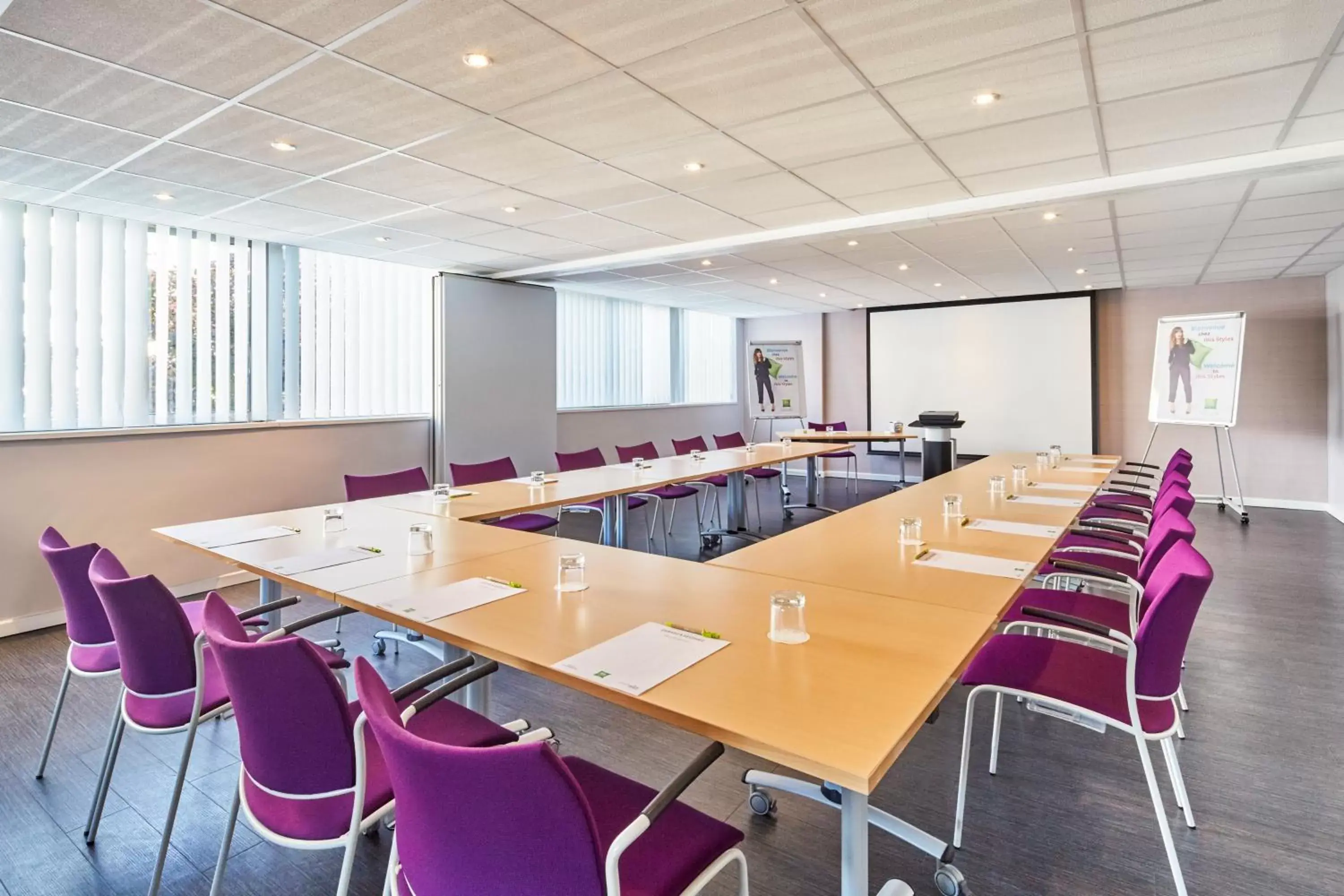 Meeting/conference room in ibis Styles Evry Lisses