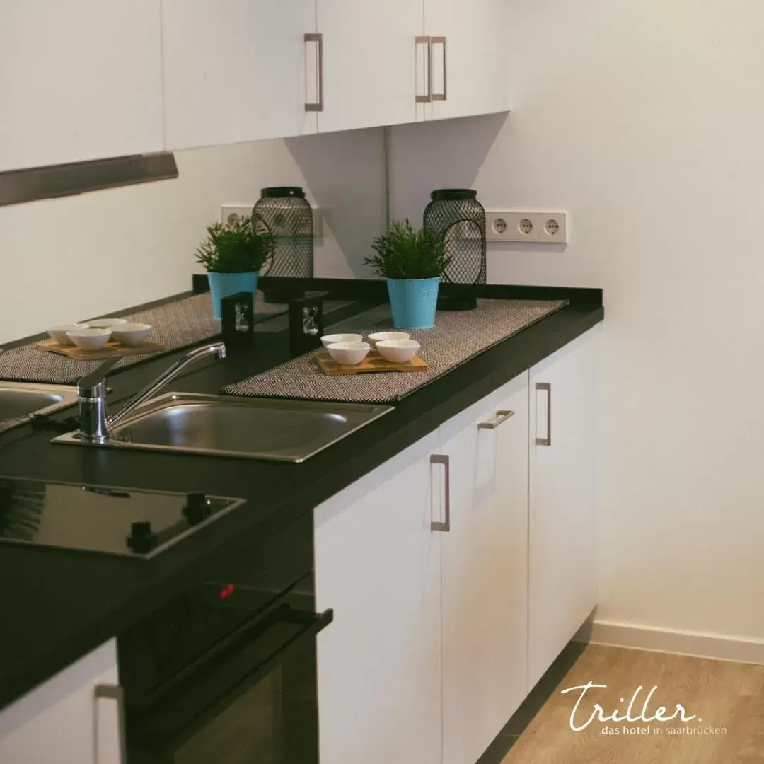 Kitchen or kitchenette, Kitchen/Kitchenette in Hotel Am Triller - Hotel & Serviced Apartments