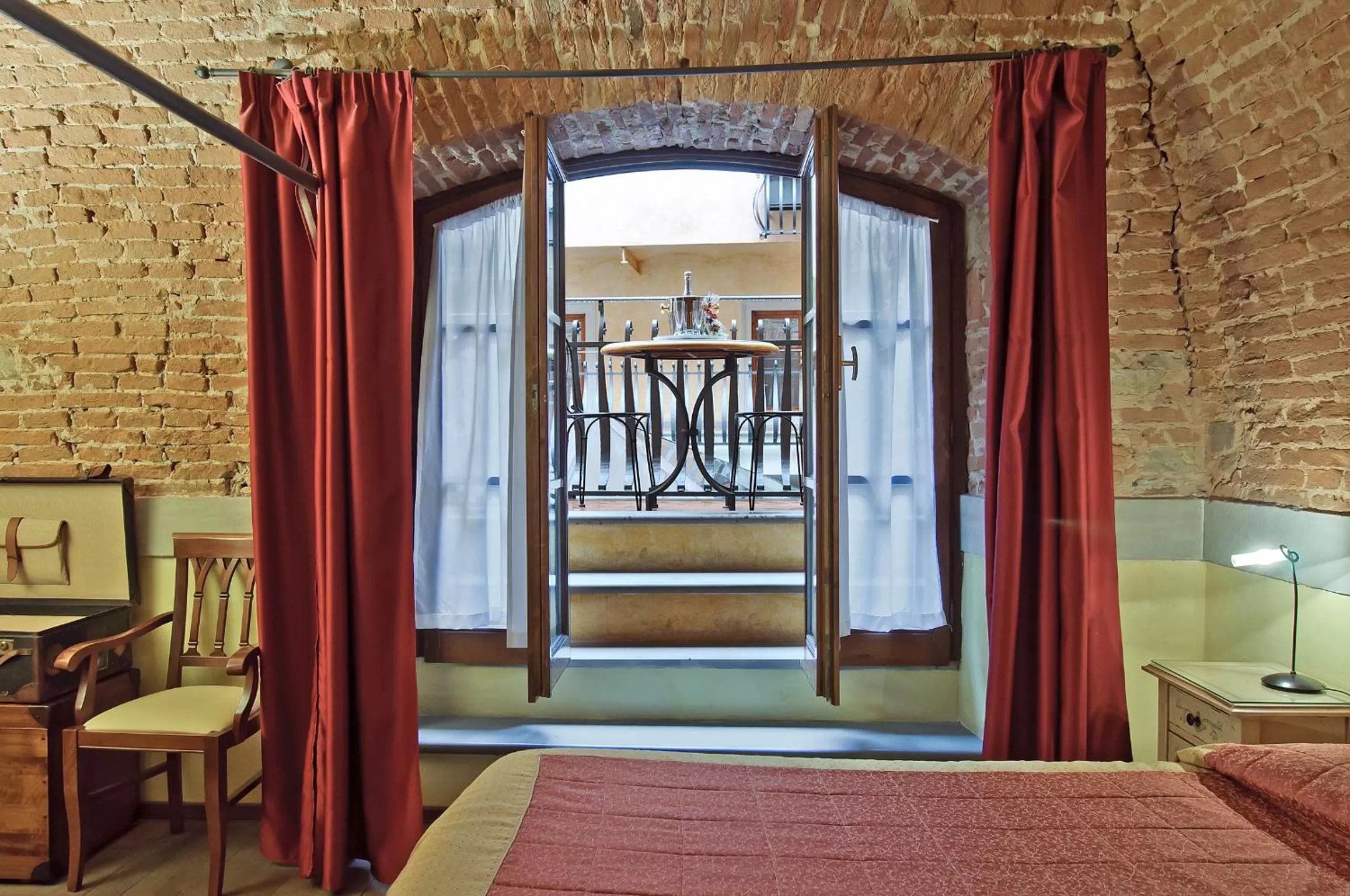 Bed in Hotel Alba Palace