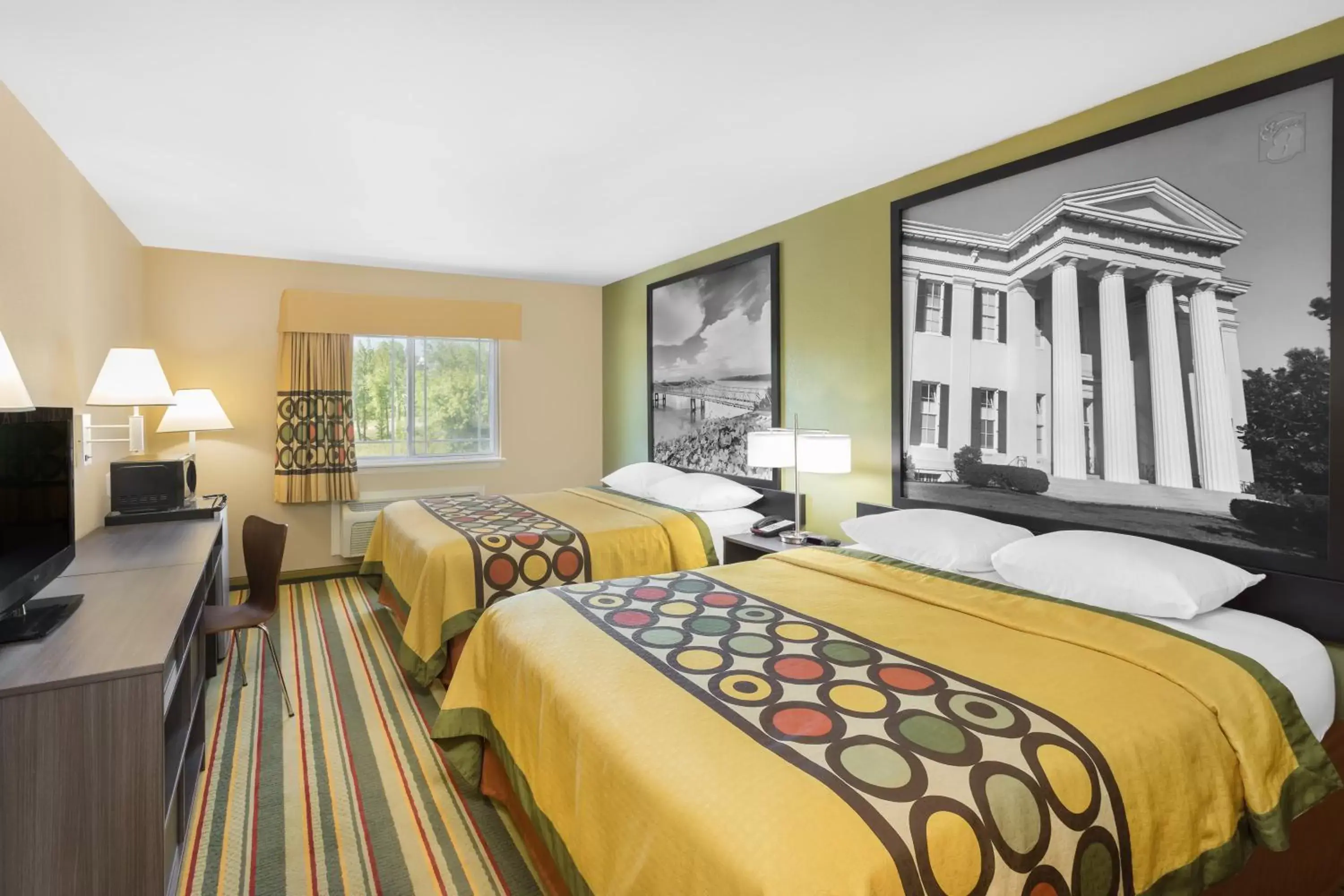 Bedroom, Bed in Super 8 by Wyndham Vicksburg