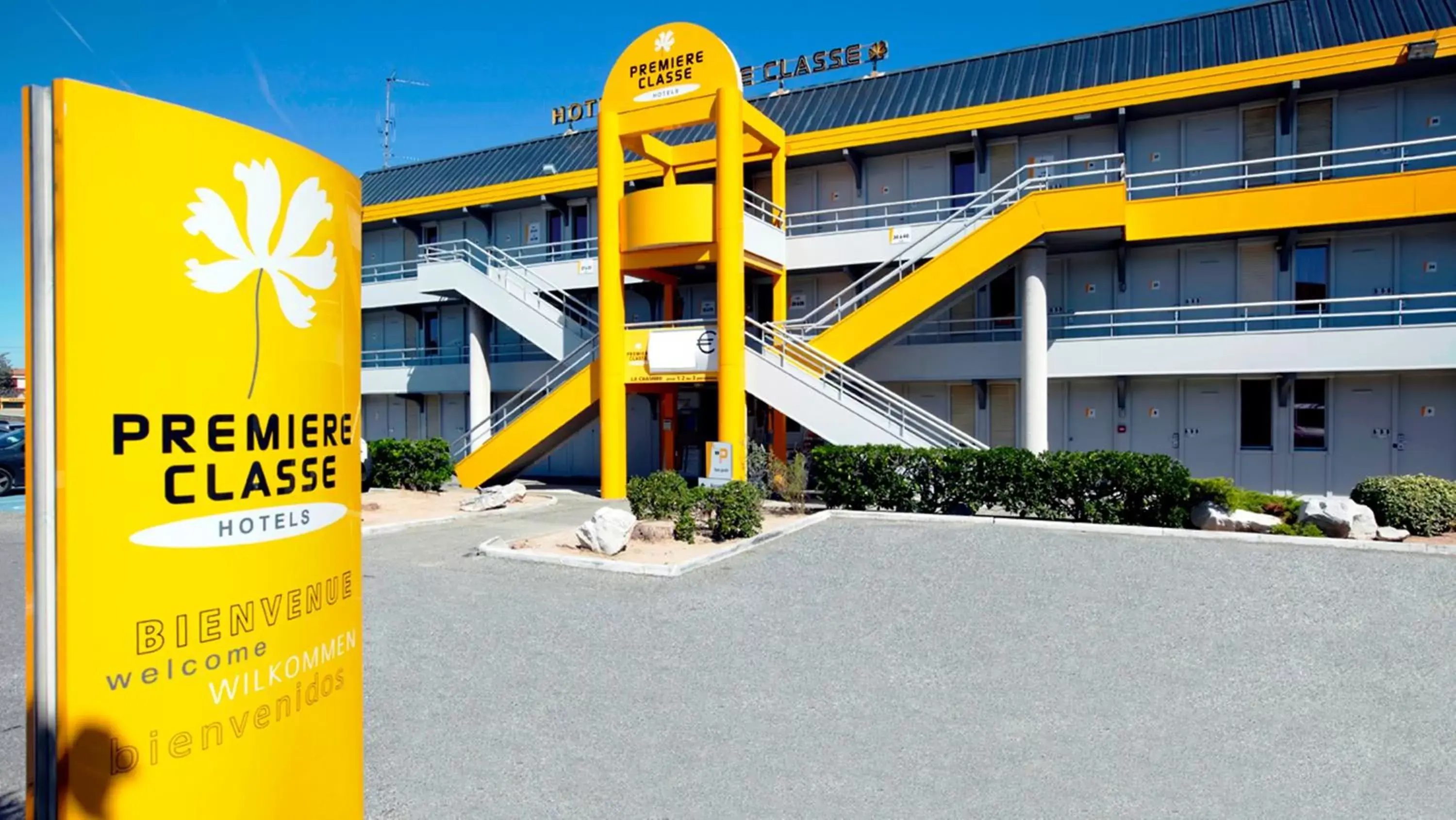 Facade/entrance, Property Building in Premiere Classe Marseille Vitrolles Aéroport