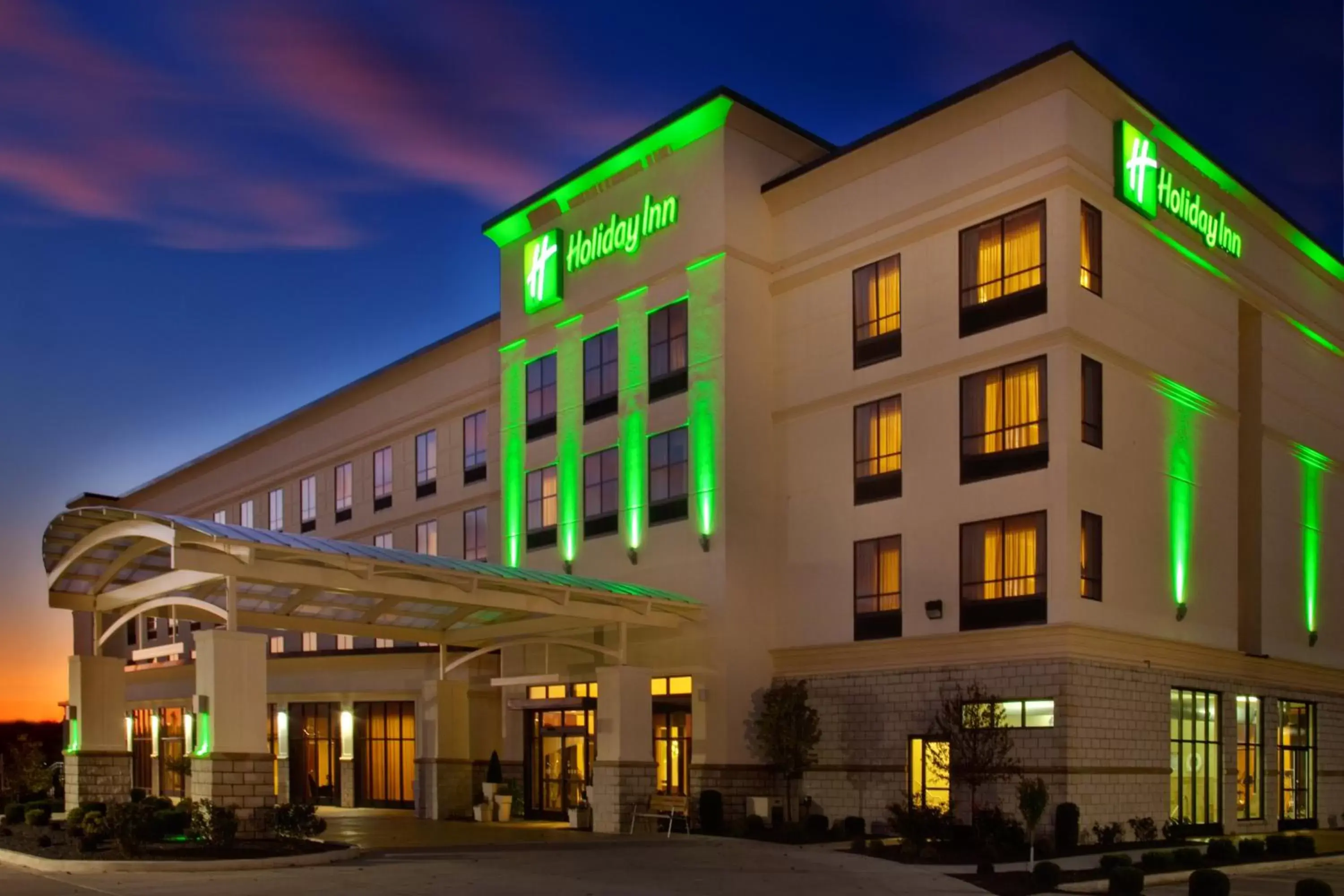 Property Building in Holiday Inn Quincy, an IHG Hotel