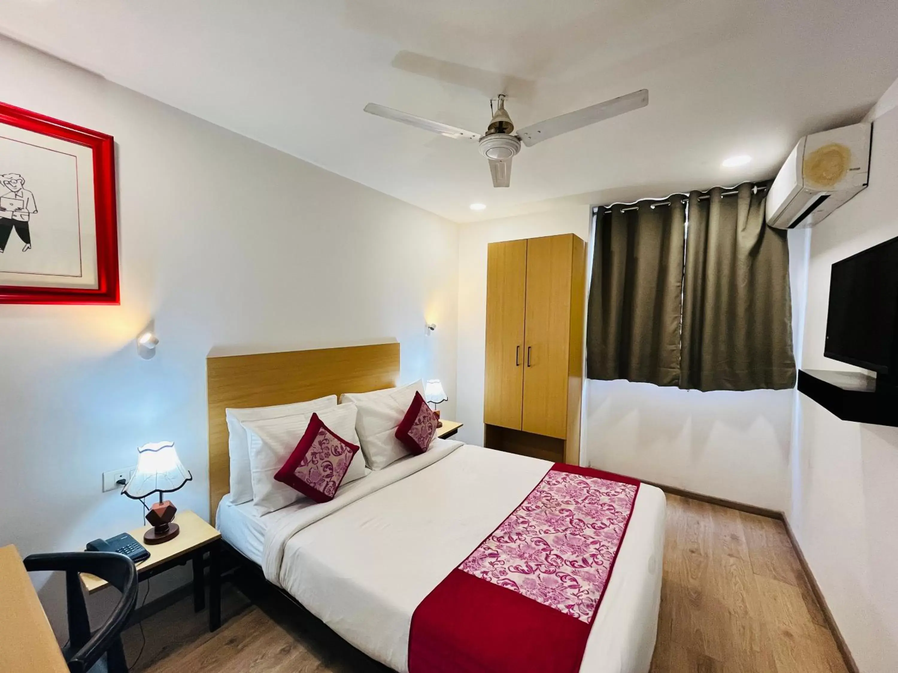 Deluxe Double Room with Balcony - single occupancy in Super Townhouse Shahdara Near Yamuna Sports Complex Formerly Hotel Ipotel Deluxe Double Room with Balcony - single occupancy in Super Townhouse Shahdara Near Yamuna Sports Complex Formerly Hotel Ipotel