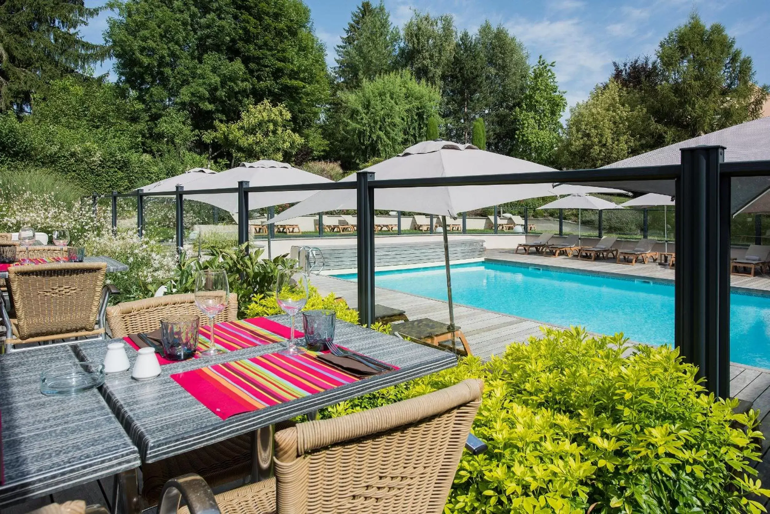 Garden, Swimming Pool in Résidence la Réserve Genève Ferney Voltaire