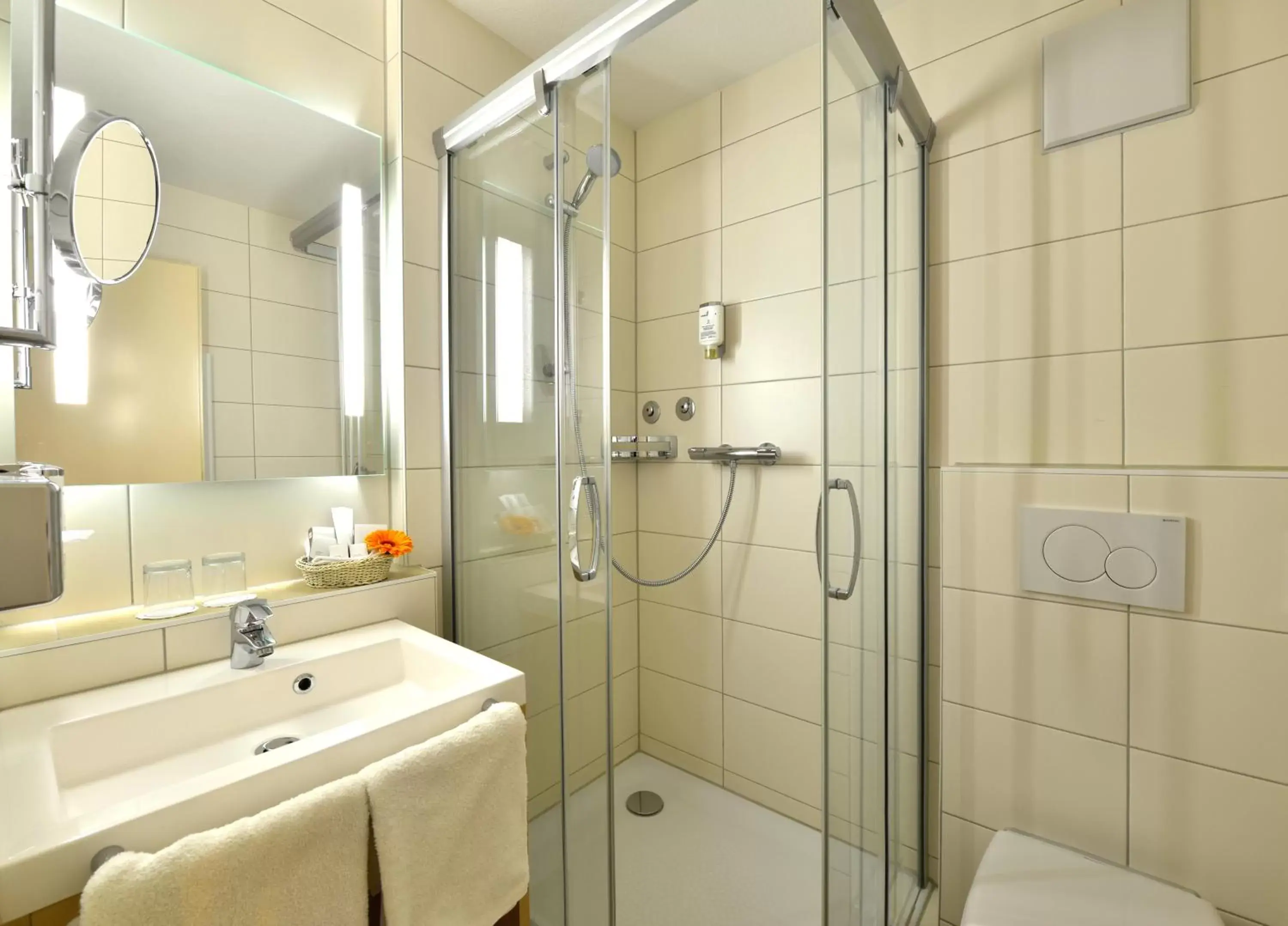 Shower, Bathroom in PLAZA INN Leonberg
