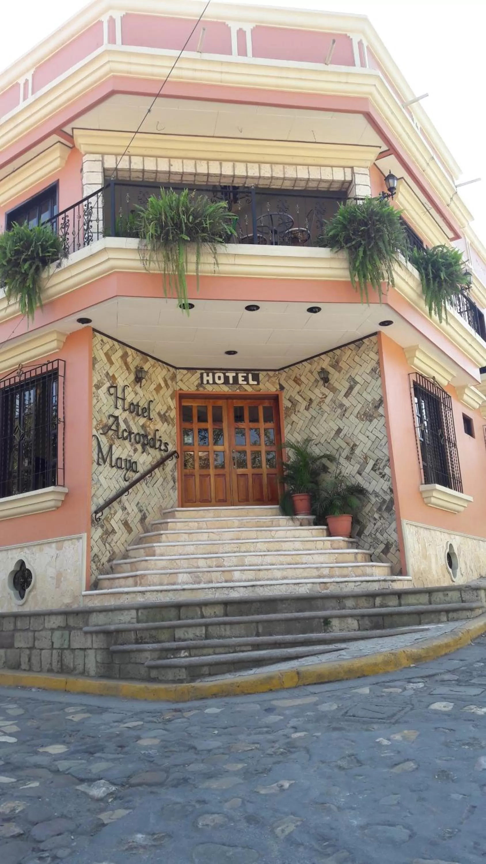 Facade/entrance in Hotel Acropolis Maya